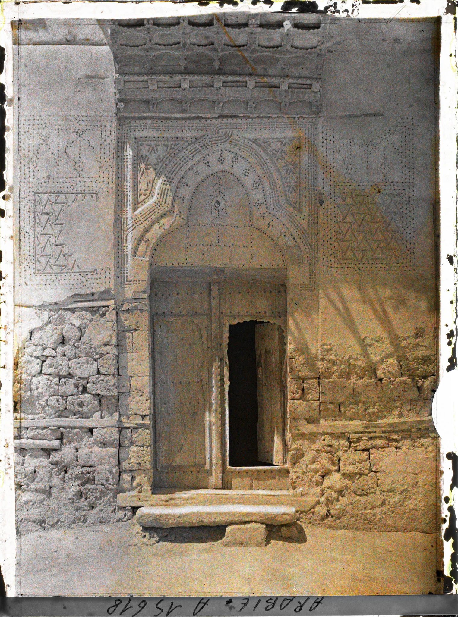 Image représentant Porte de bois ouvragé