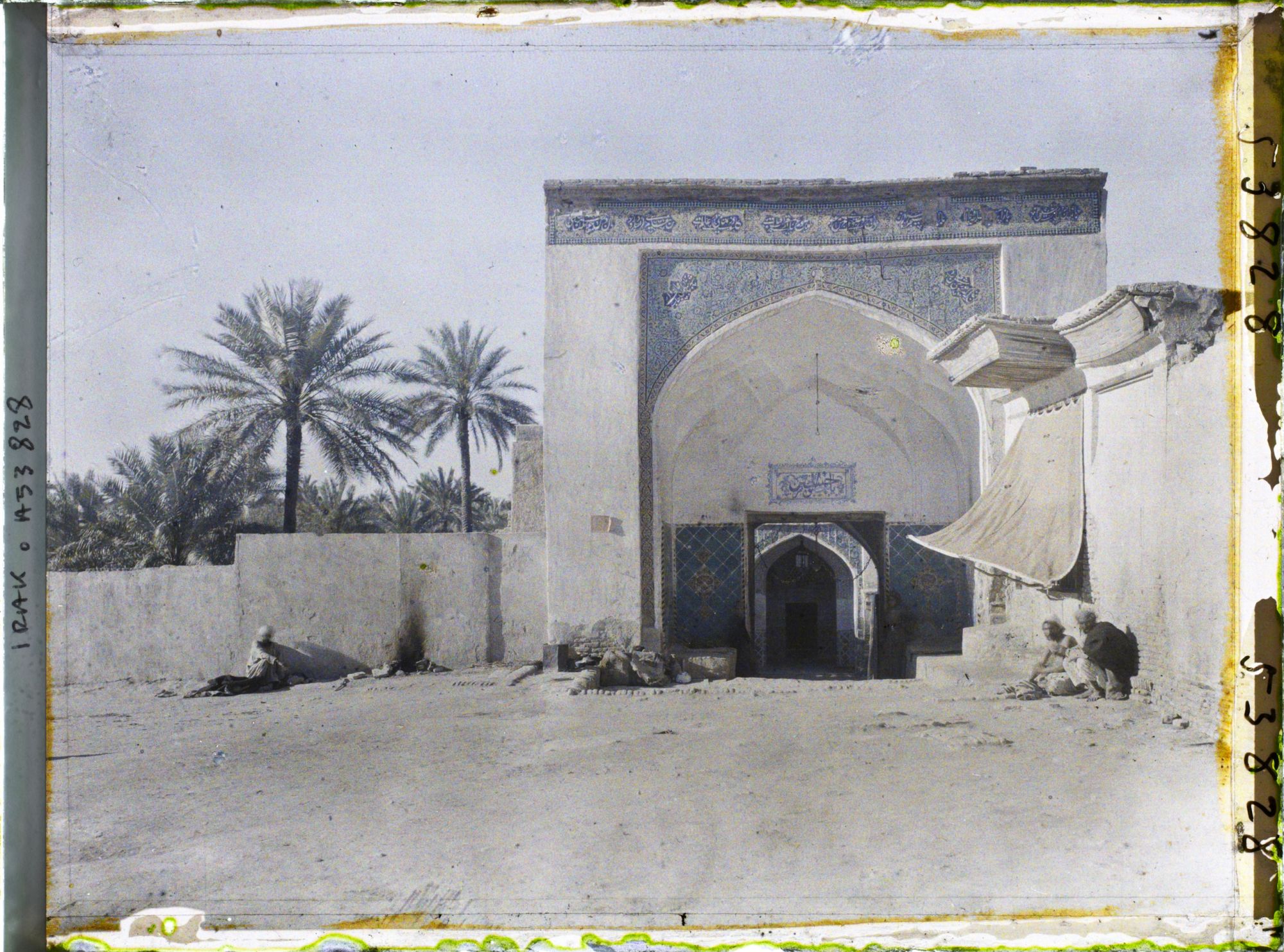Image représentant Petite mosquée dans le grand cimetière chiite