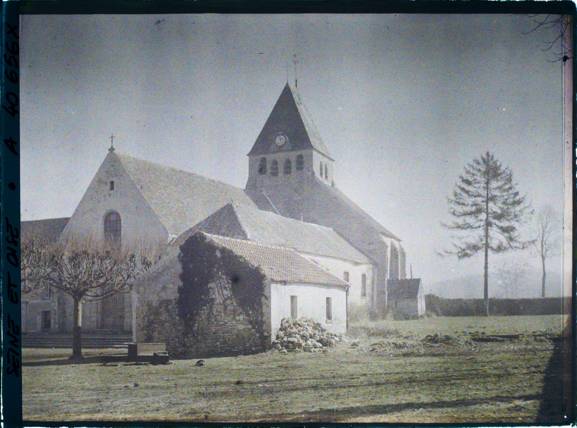 Image représentant France, Les Clayes, L'Eglise de Plaisir