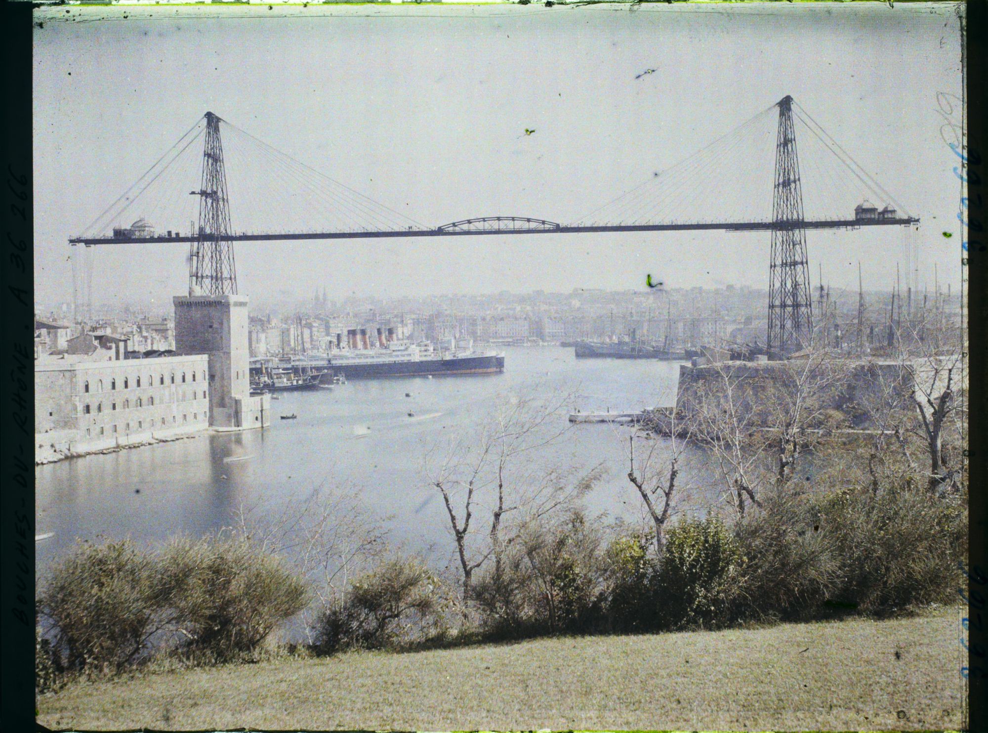 Image représentant Le pont transbordeur à l'entrée du vieux port