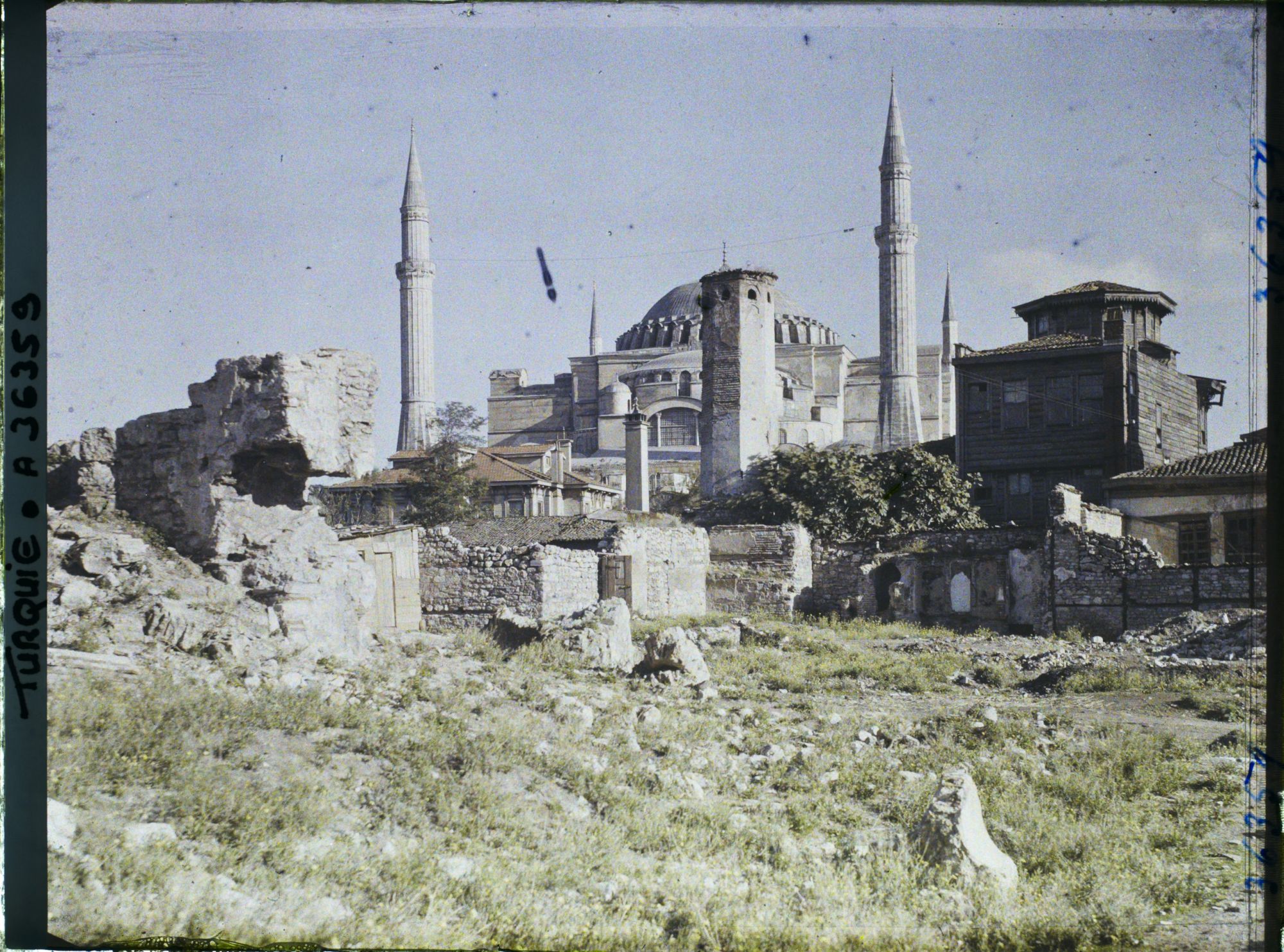 Image représentant Aya Sofya Camii ("mosquée Sainte-Sophie") vue de l'ouest
