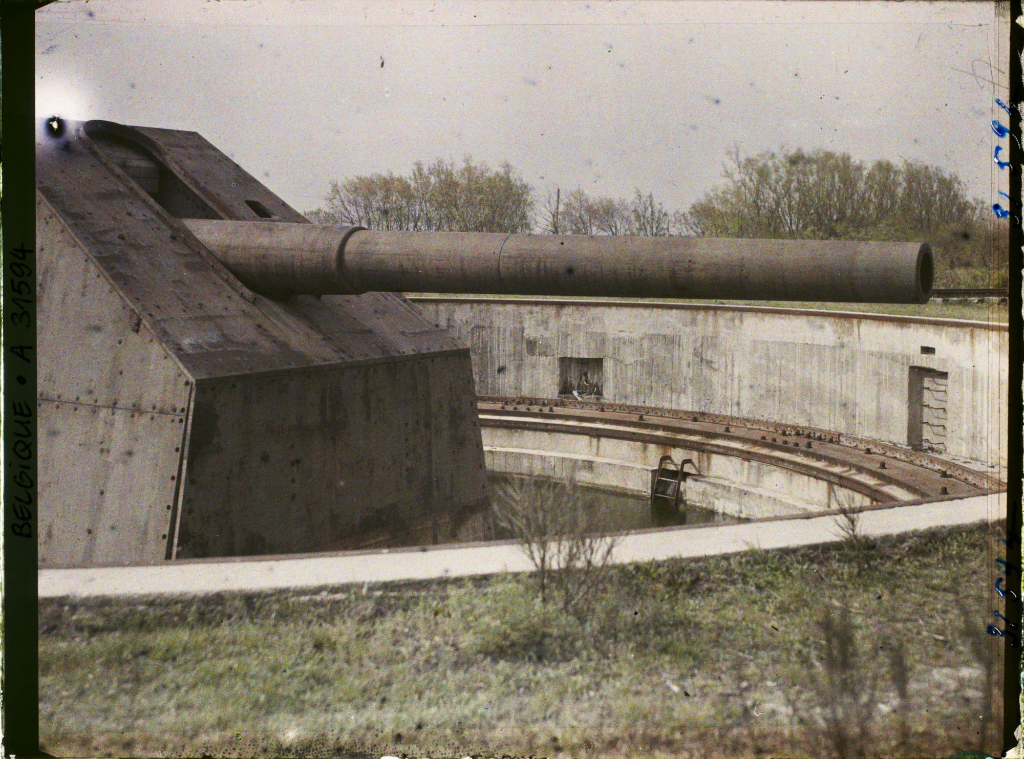 Image représentant Belgique, Ostende, Batterie Deutschland, Avant de la pièce blindée