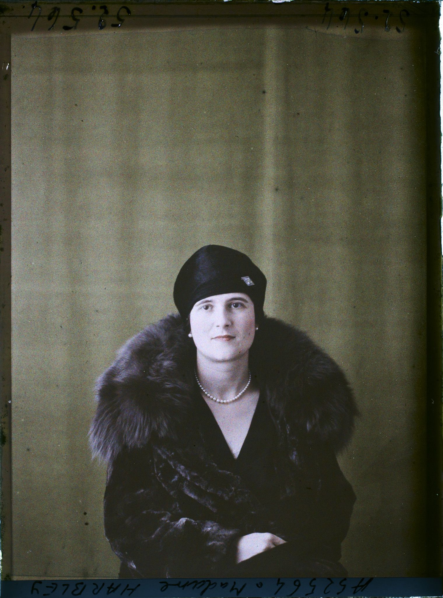 Image représentant https://musee-albert-kahn.s-museum.fr/home/NWQ2OTAwYzNmYjZlZTk1ZWQwODJmMjY4L2dlbmVyaWMtbm90aWNlLXRhYi9hdXRob3JpdHkvNjE3YTc5ZjVjZjhiODk2OGIzMzM3ZDIx/5d6900c3fb6ee95ed082f268/generic-notice-tab/authority/617a79ebcf8b8968b3336eda Madame Harbley