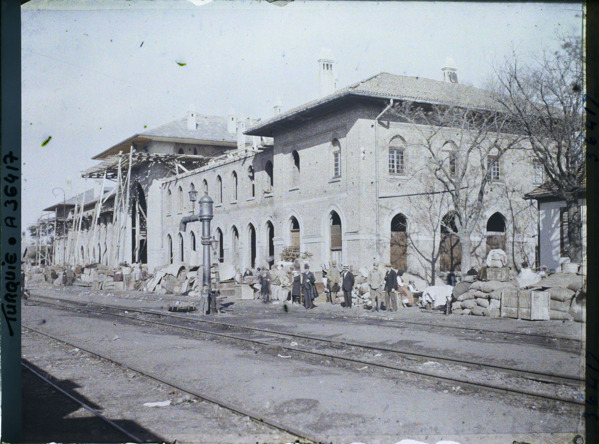 Image représentant La gare lors de l'évacuation de la population grecque