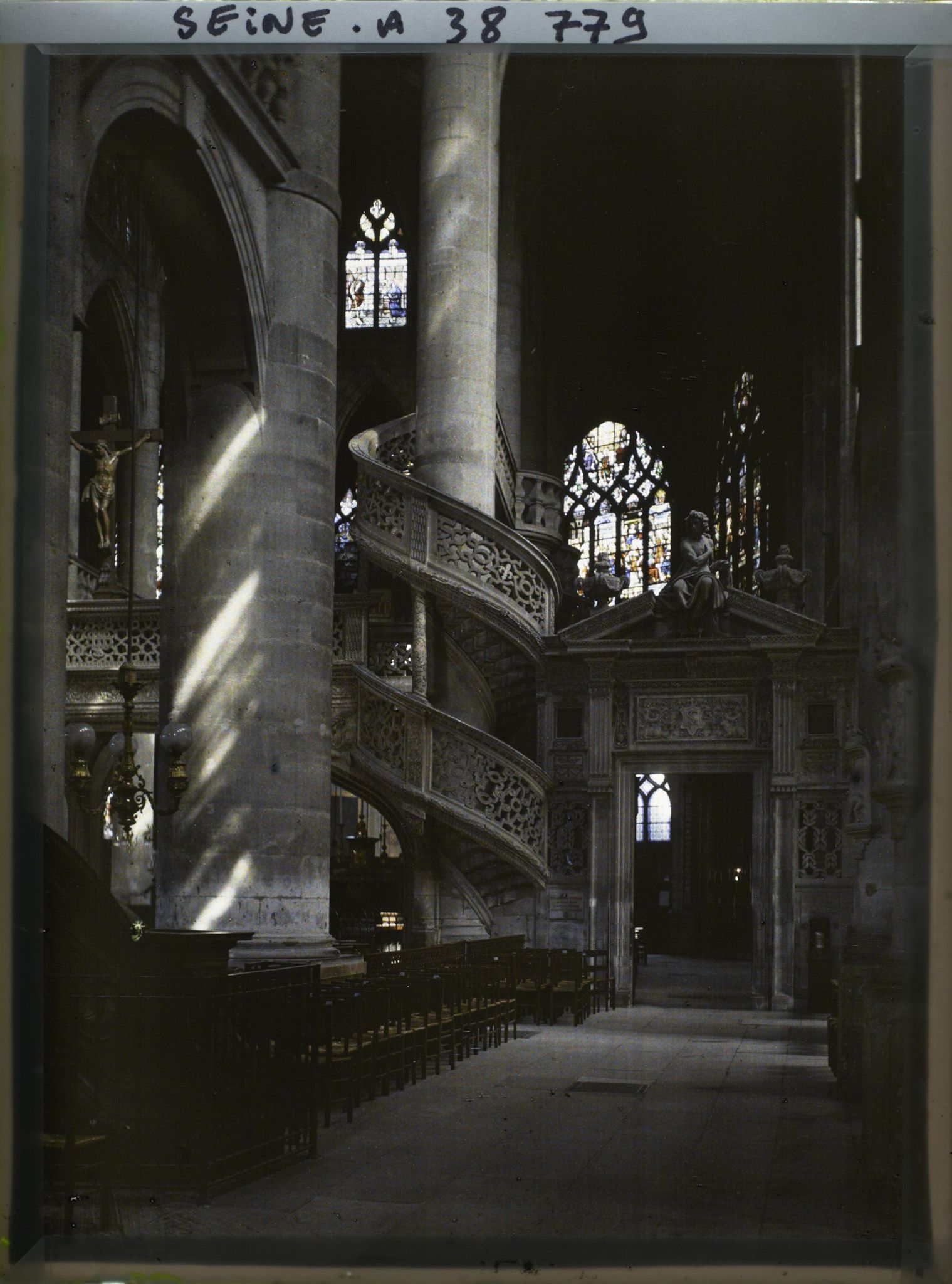 Image représentant Intérieur de l'église Saint-Etienne-du-Mont