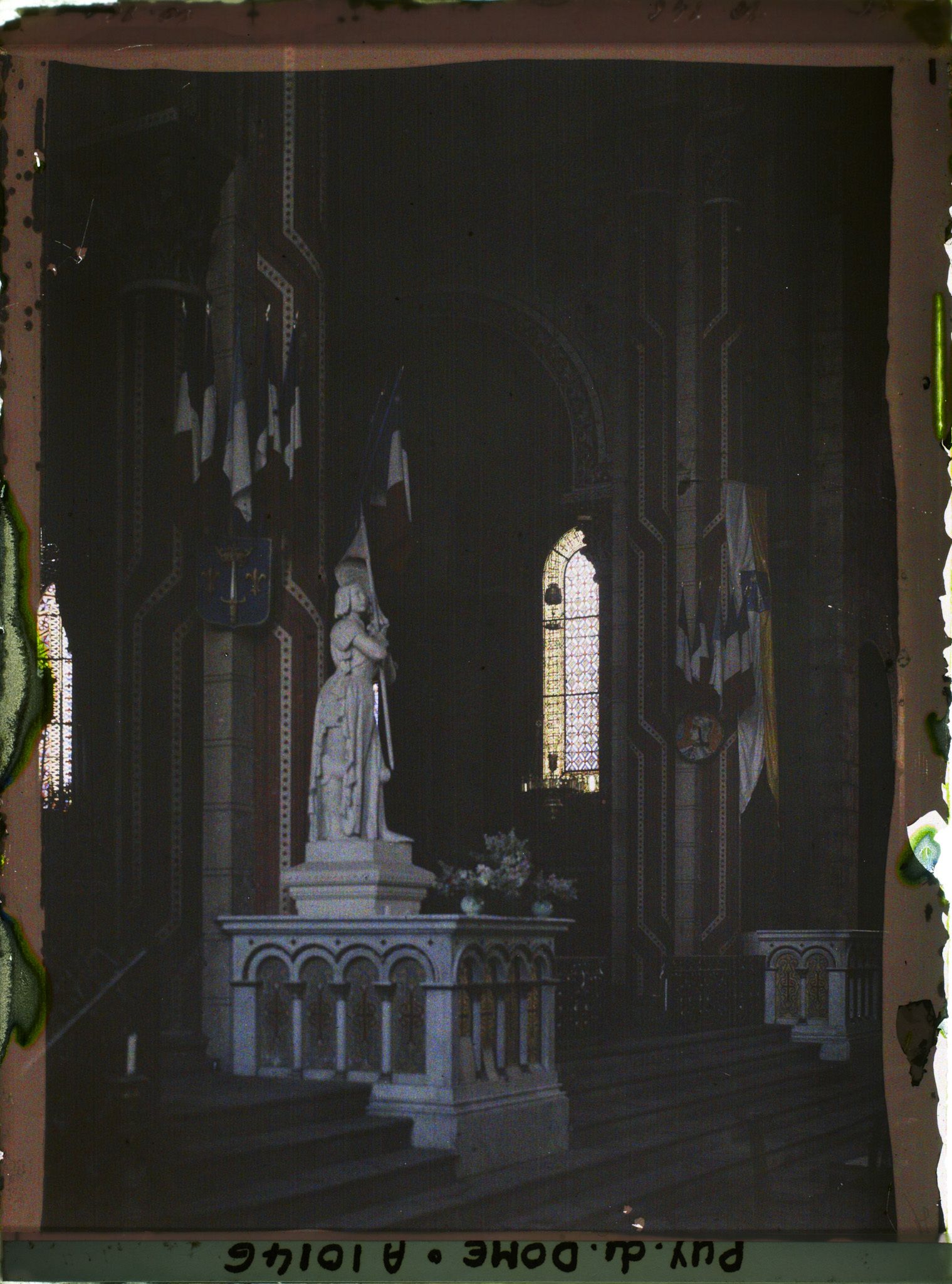 Image représentant France, Issoire, Intérieur de l'Eglise