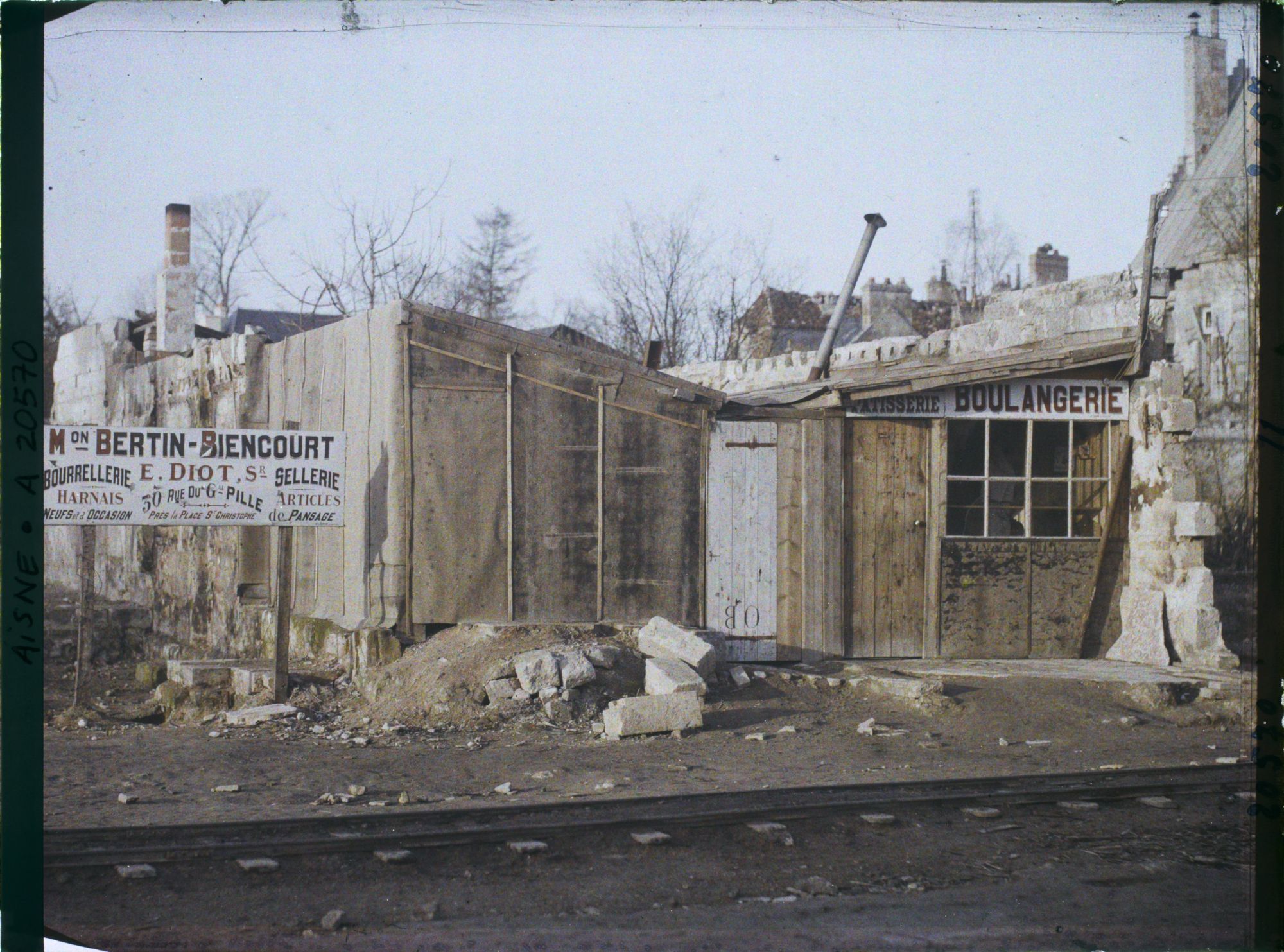 Image représentant France, Soissons, Boulangerie installée dans un reste de Maison
