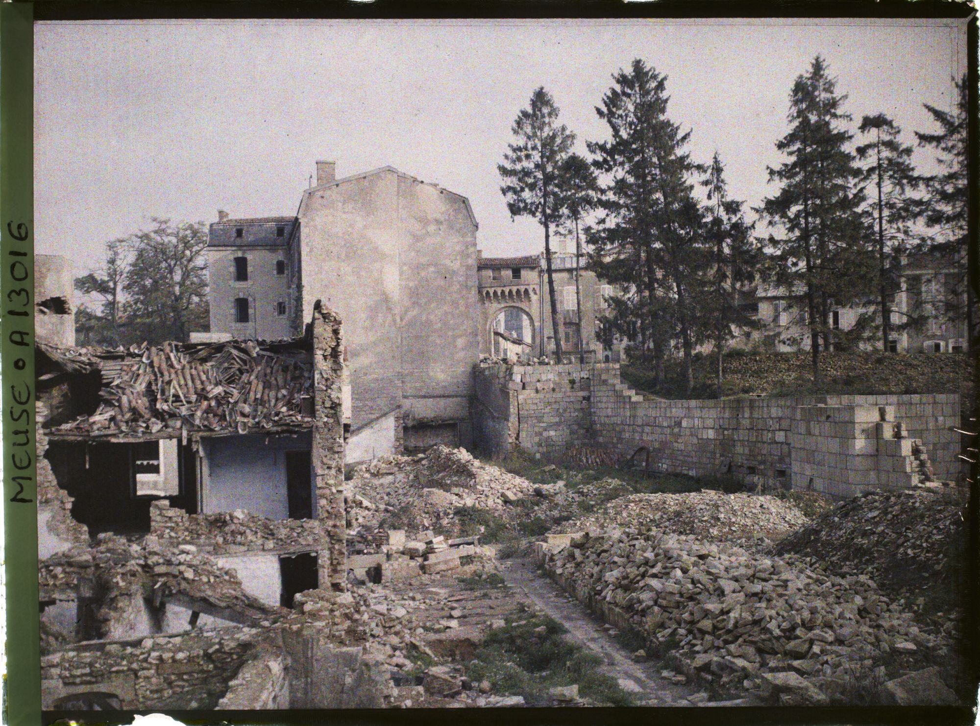 Image représentant France, Verdun, Rue Montgault, Abri pour mitrailleuses