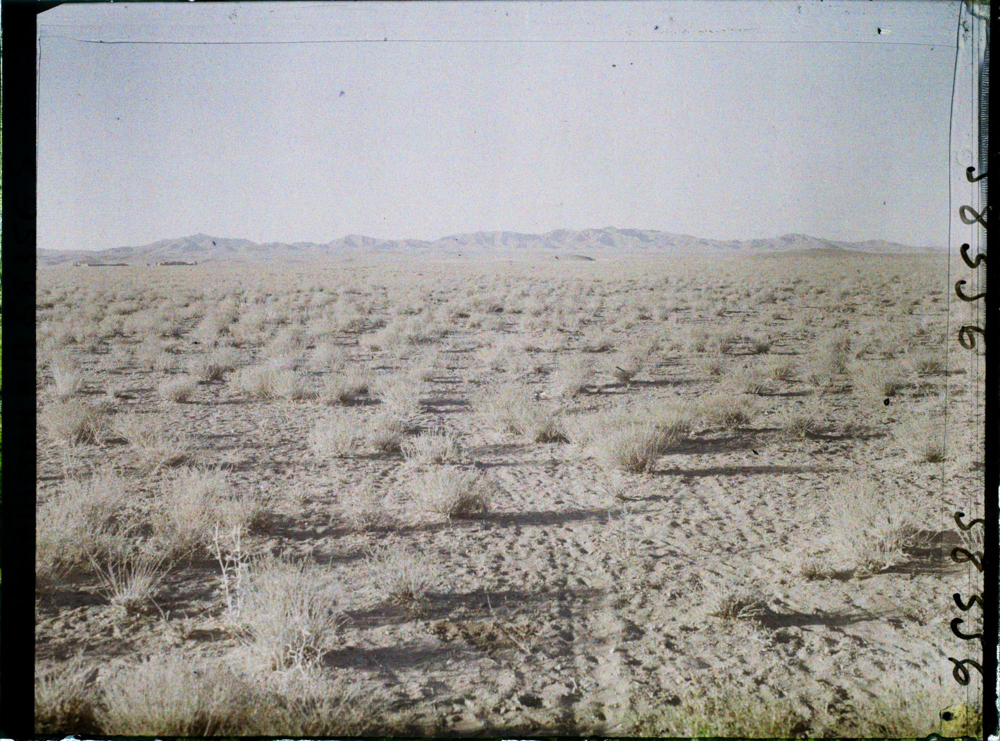 Image représentant Afghanistan, Piste de Solzevar à 52 kil. S.O. de Hérat, Aspect de la région vers monts Bandi-i-Madira