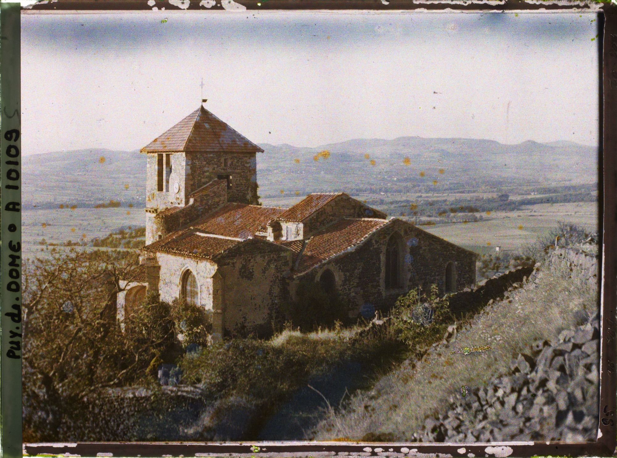 Image représentant France, Usson, Extérieur de l'Eglise, prison de la reine Margot