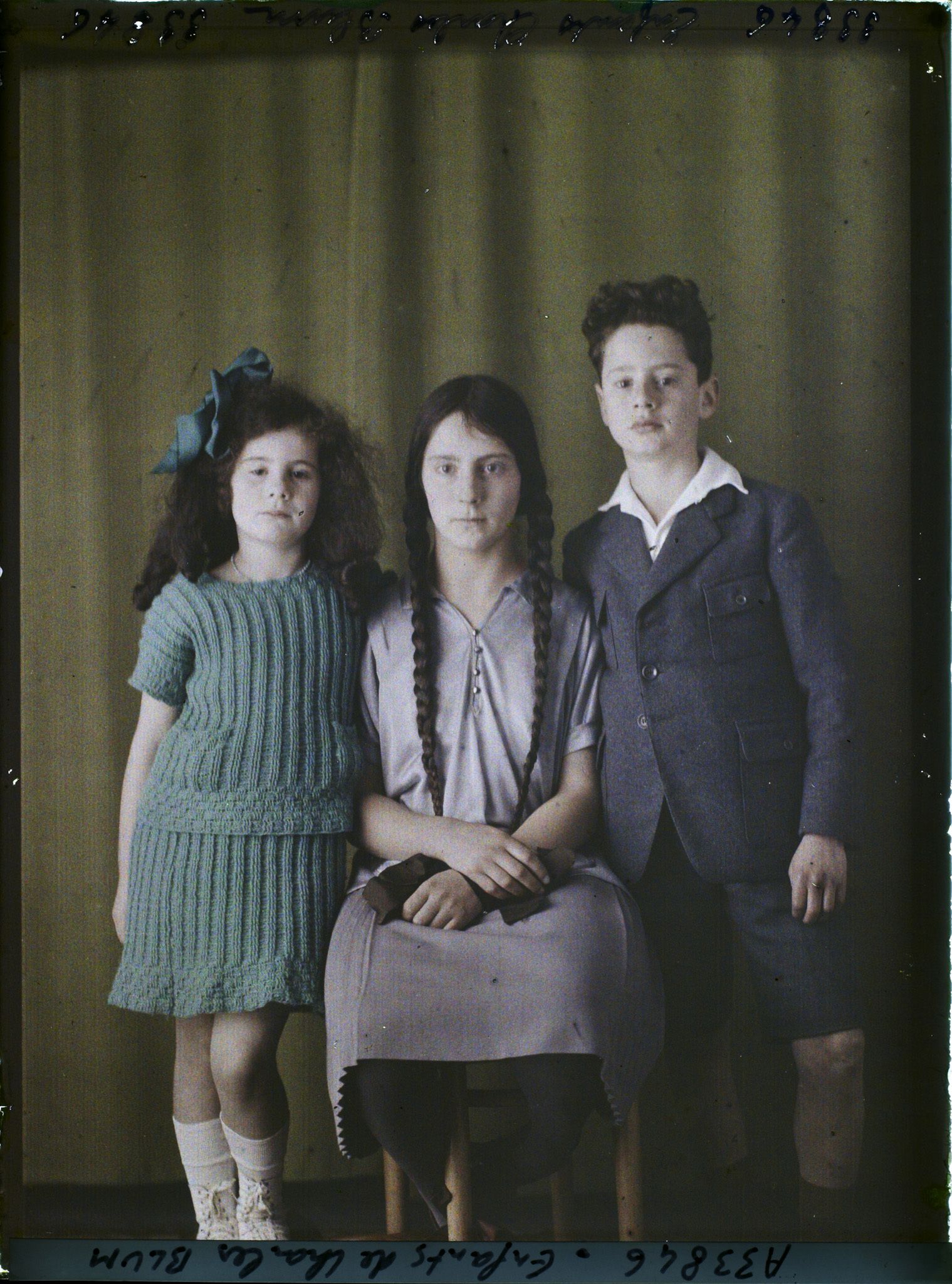 Image représentant Les  https://musee-albert-kahn.s-museum.fr/home/NWQ2OTAwYzNmYjZlZTk1ZWQwODJmMjY4L2dlbmVyaWMtbm90aWNlLXRhYi9hdXRob3JpdHkvNjE3YTc5ZjVjZjhiODk2OGIzMzM3ZDIx/5d6900c3fb6ee95ed082f268/generic-notice-tab/authority/617a79ebcf8b8968b33368d0 enfants Blum