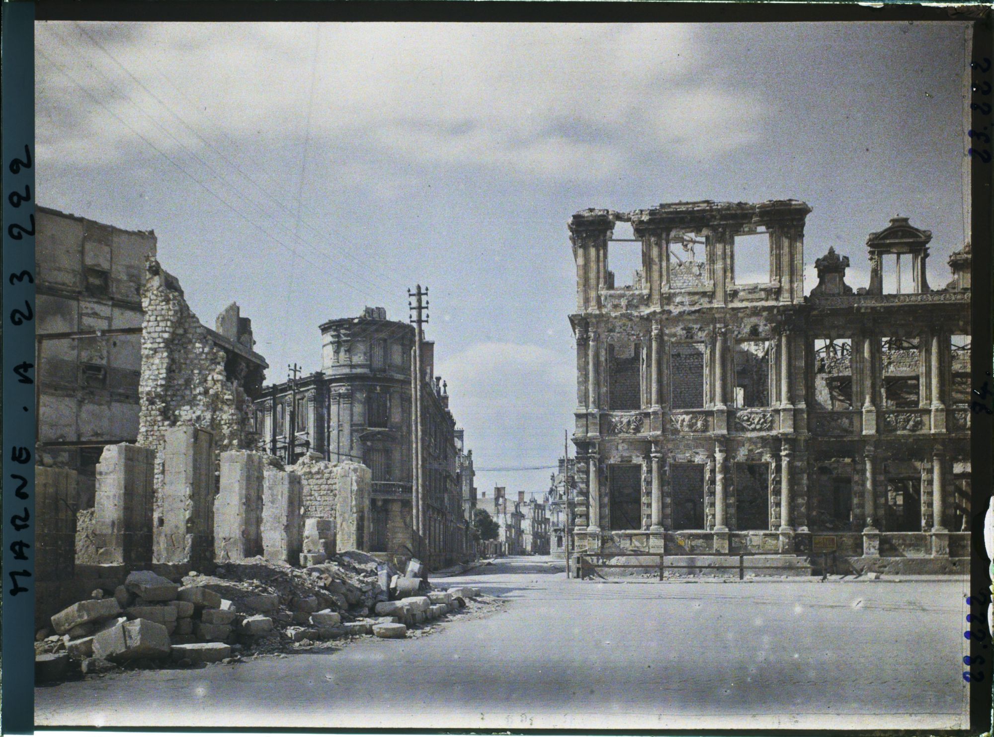 Image représentant France, Reims, Un Coin de l'Hôtel de Ville