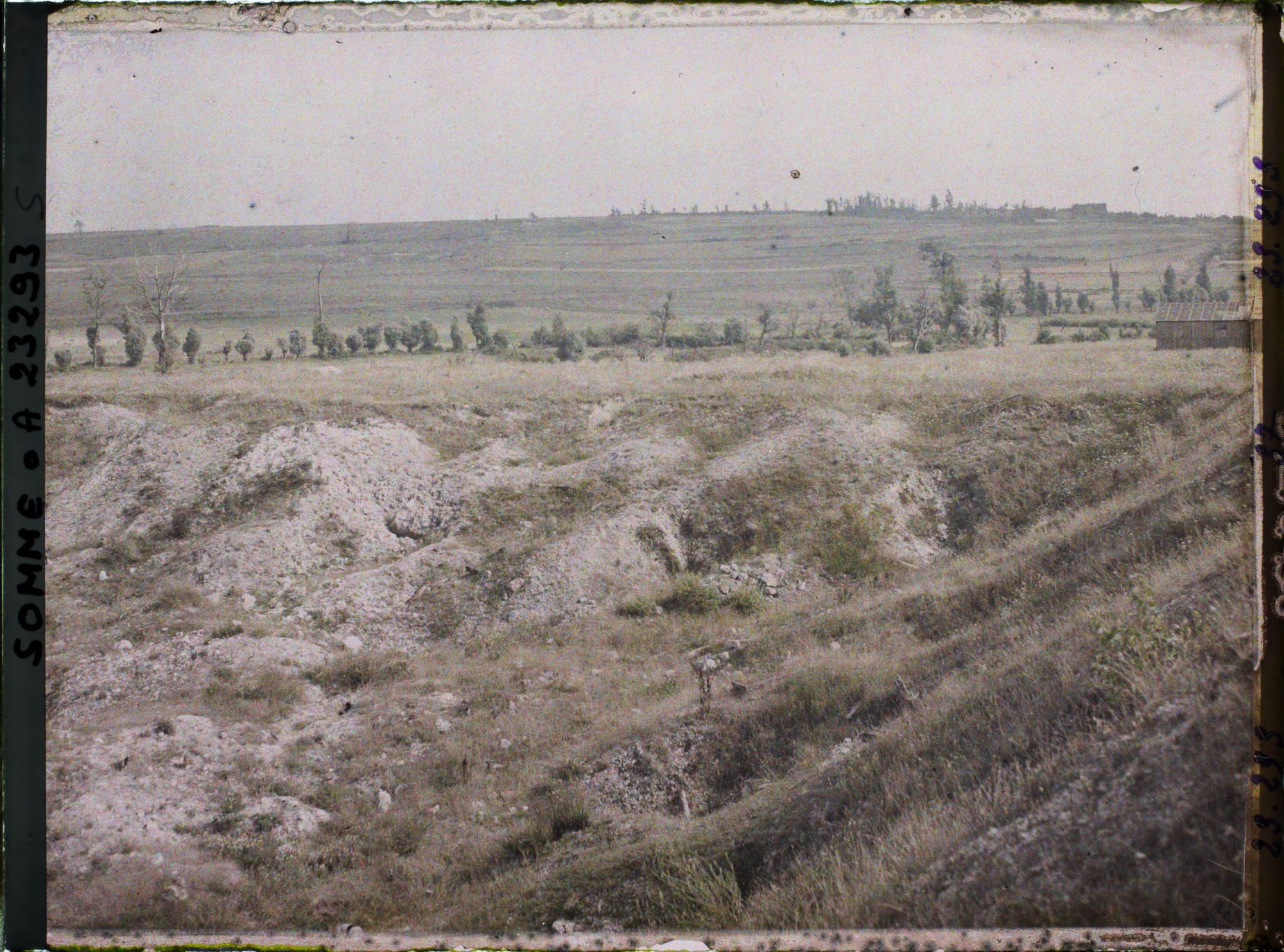 Image représentant France, Feuillaucourt, Les berges du Canal du Nord devant le Mt St Quentin