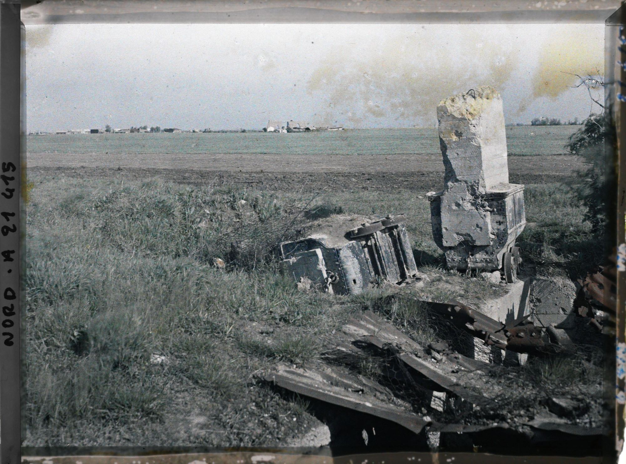 Image représentant France, La Bassée, Wagonnet dans lequel a été coulé du Ciment pour Confection d'abris d'artillerie