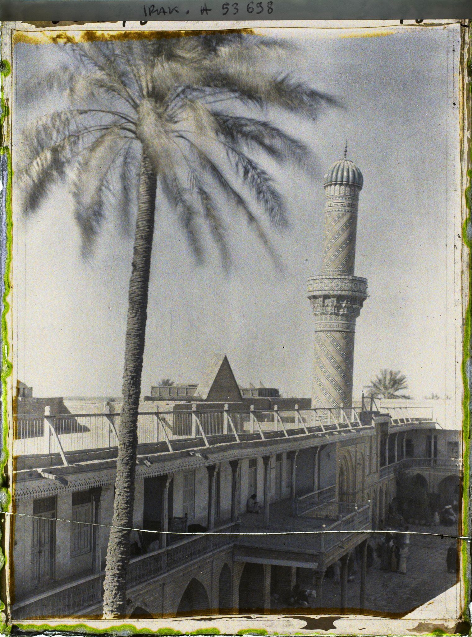 Image représentant L'un des minarets de la mosquée du Cheikh Abdel-Kader el-Gaïlani (XVIIe siècle)