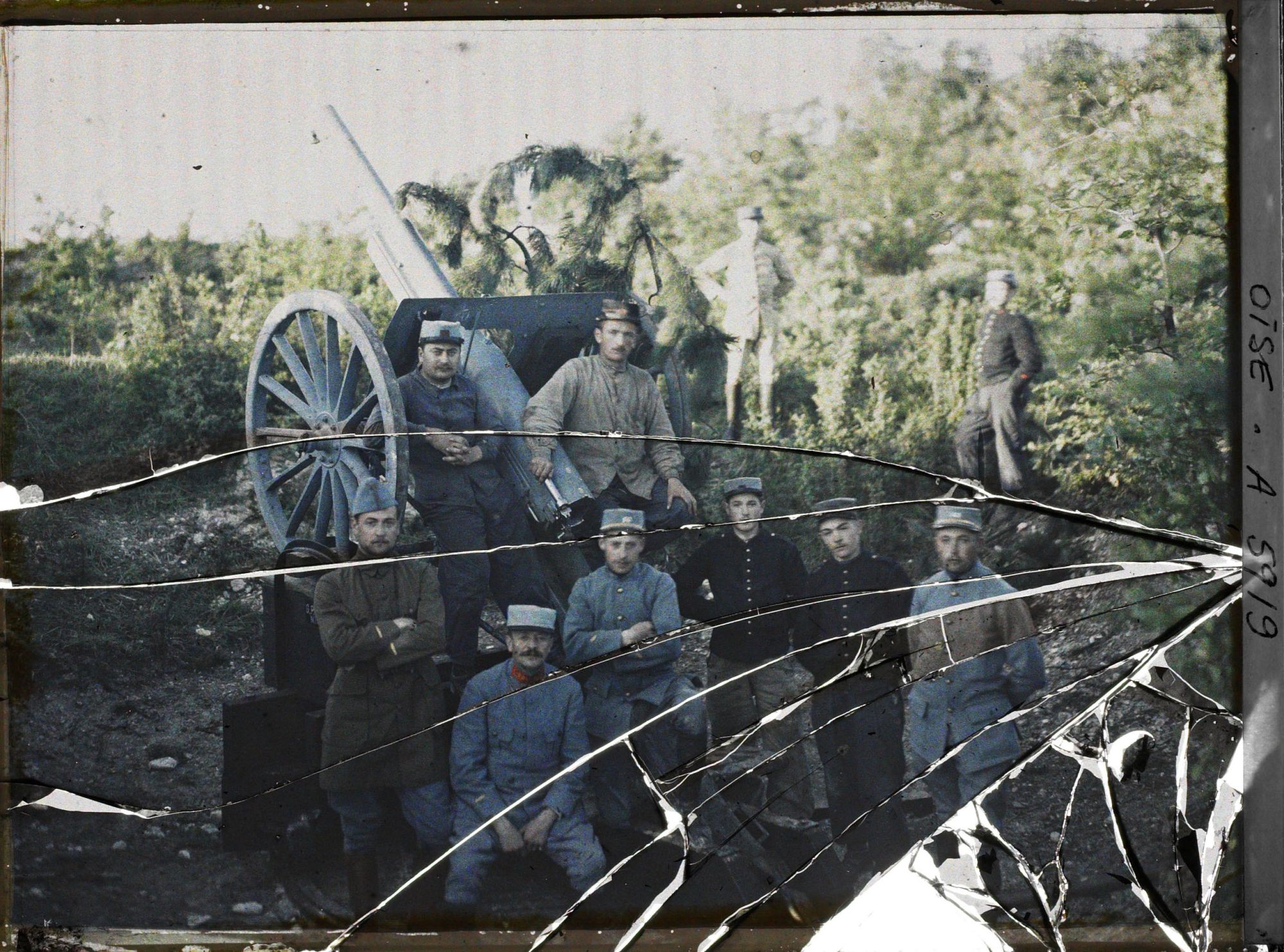 Image représentant Pièce [d'artillerie] de 75 disposée pour tirer sur avions, et son personnel