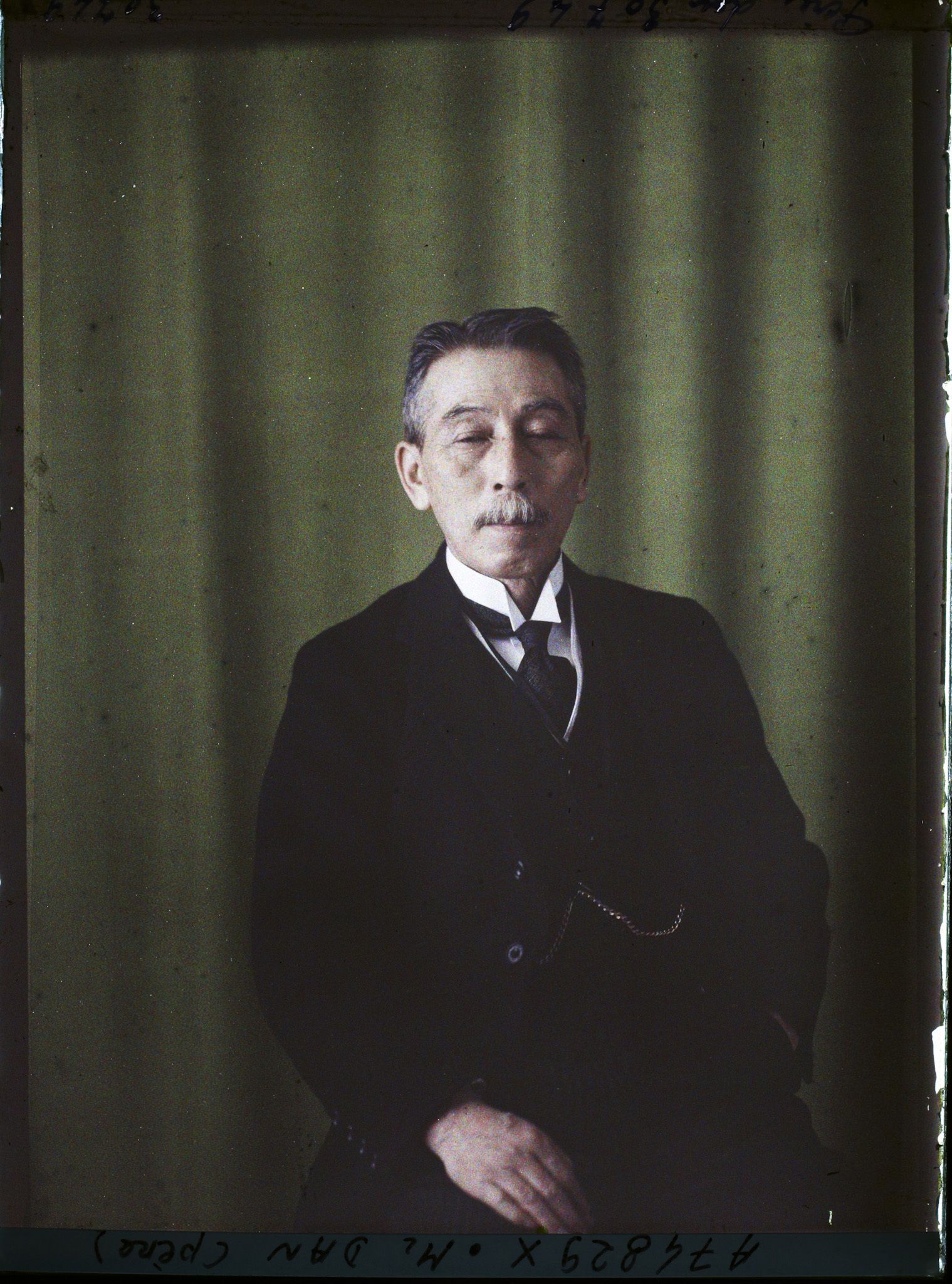 Image représentant https://musee-albert-kahn.s-museum.fr/home/NWQ2OTAwYzNmYjZlZTk1ZWQwODJmMjY4L2dlbmVyaWMtbm90aWNlLXRhYi9hdXRob3JpdHkvNjE3YTc5ZjVjZjhiODk2OGIzMzM3ZDIx/5d6900c3fb6ee95ed082f268/generic-notice-tab/authority/617a79ebcf8b8968b3336b29 Monsieur Takuma Dan