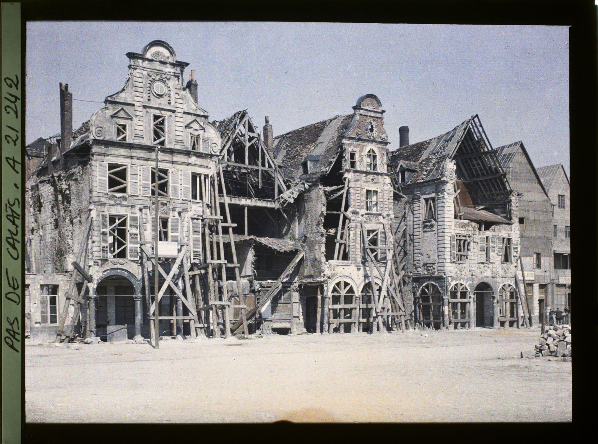 Image représentant France, Arras, Grande Place : Maisons espagnoles échafaudées