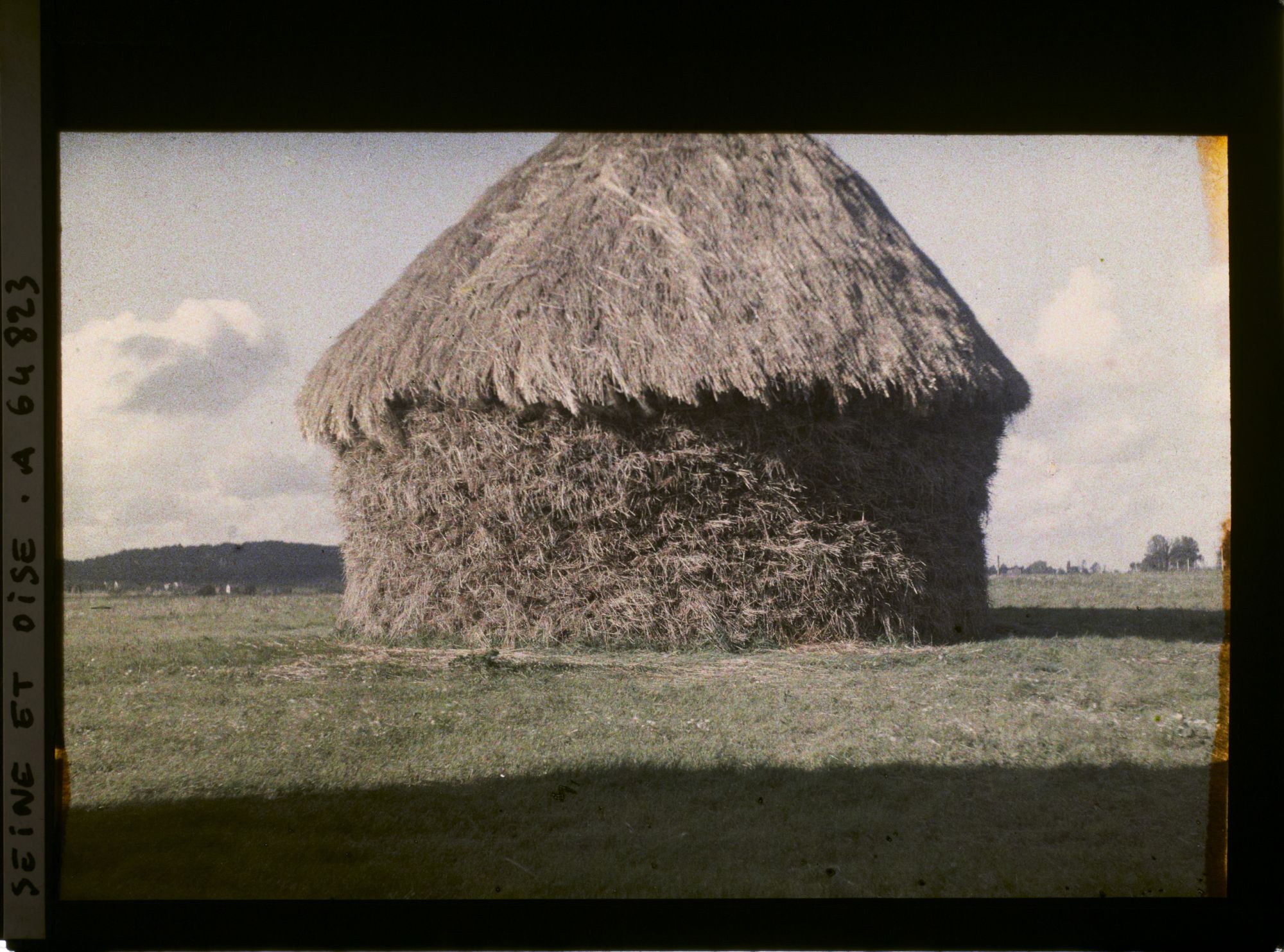 Image représentant Seine et Oise, Moisselles, Une meule de blé
