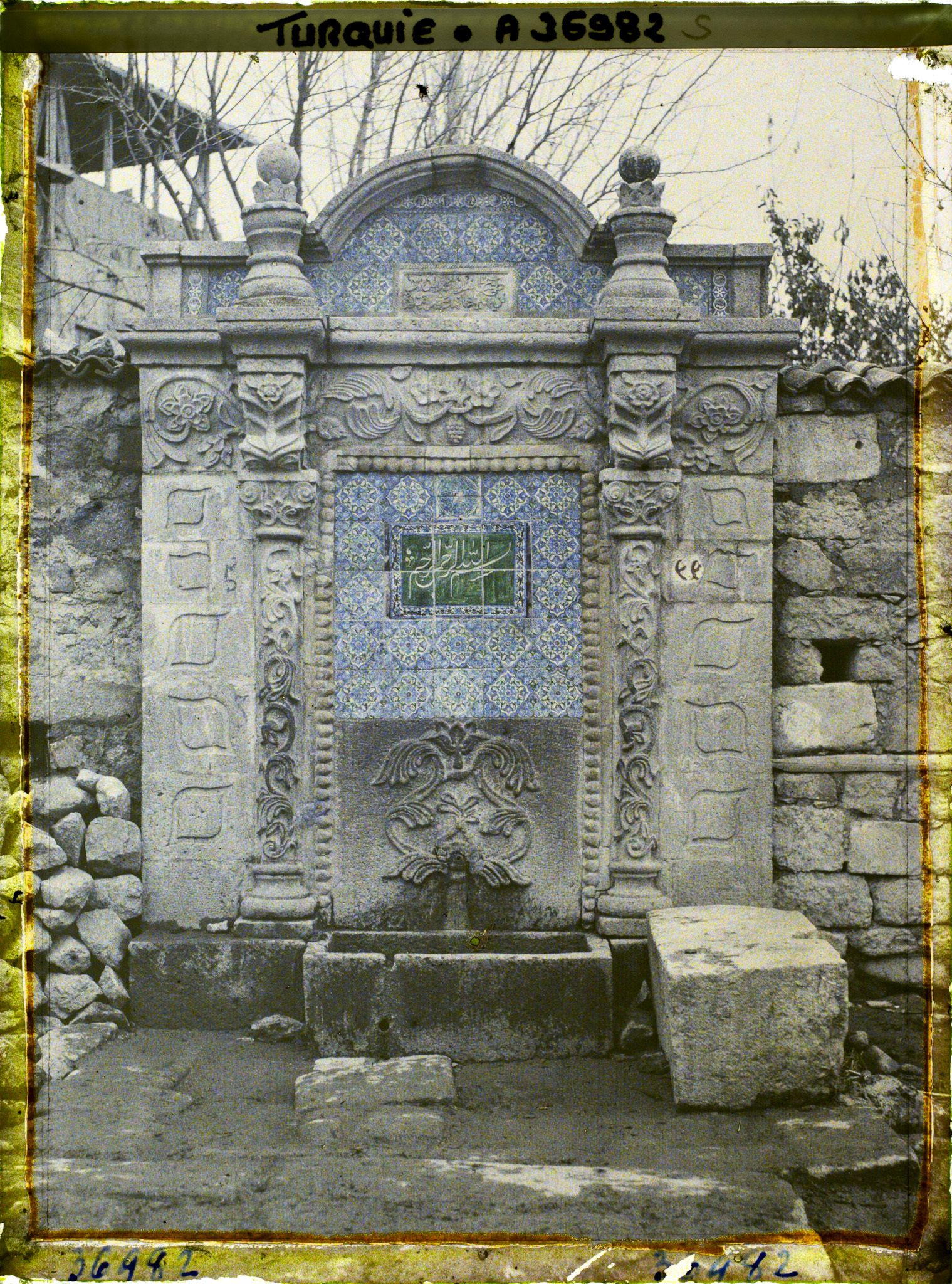 Image représentant Turquie, Angora, Fontaine aux Vieilles faïences à droite de la Mosquée Hadji Baïram