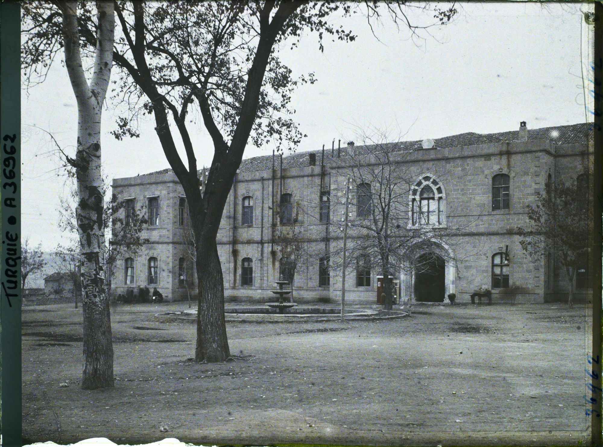 Image représentant Turquie, Angora, Bâtiment des ministères