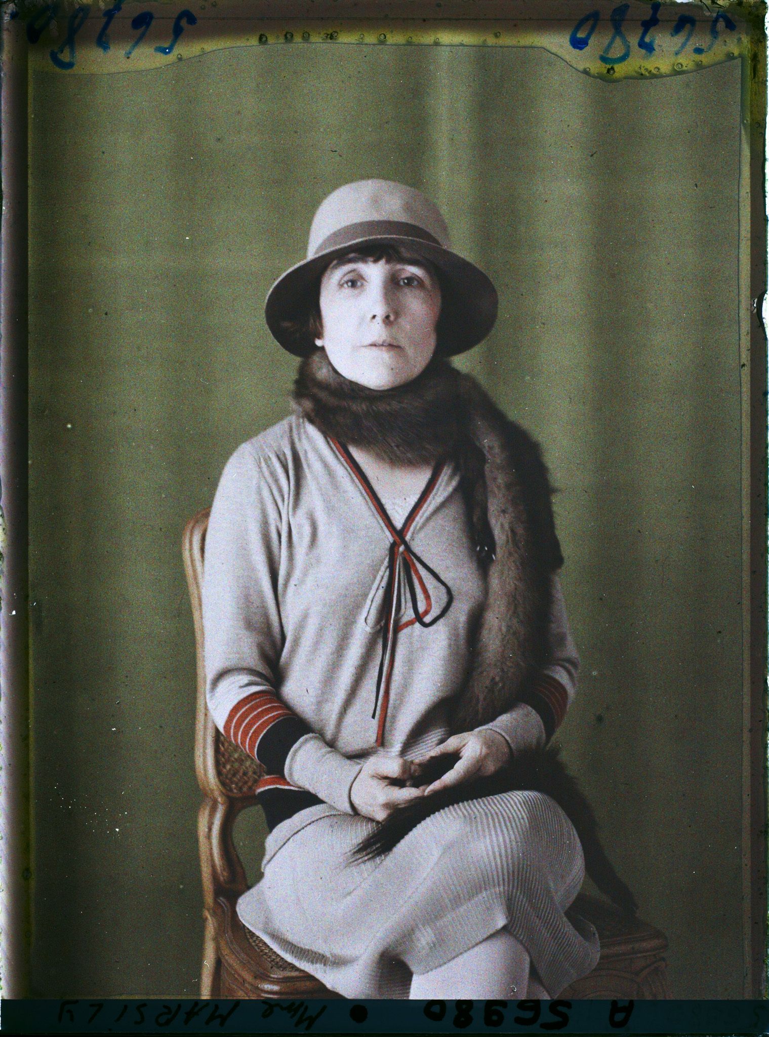 Image représentant https://musee-albert-kahn.s-museum.fr/home/NWQ2OTAwYzNmYjZlZTk1ZWQwODJmMjY4L2dlbmVyaWMtbm90aWNlLXRhYi9hdXRob3JpdHkvNjE3YTc5ZjVjZjhiODk2OGIzMzM3ZDIx/5d6900c3fb6ee95ed082f268/generic-notice-tab/authority/617a79ebcf8b8968b333734b Madame Marsily