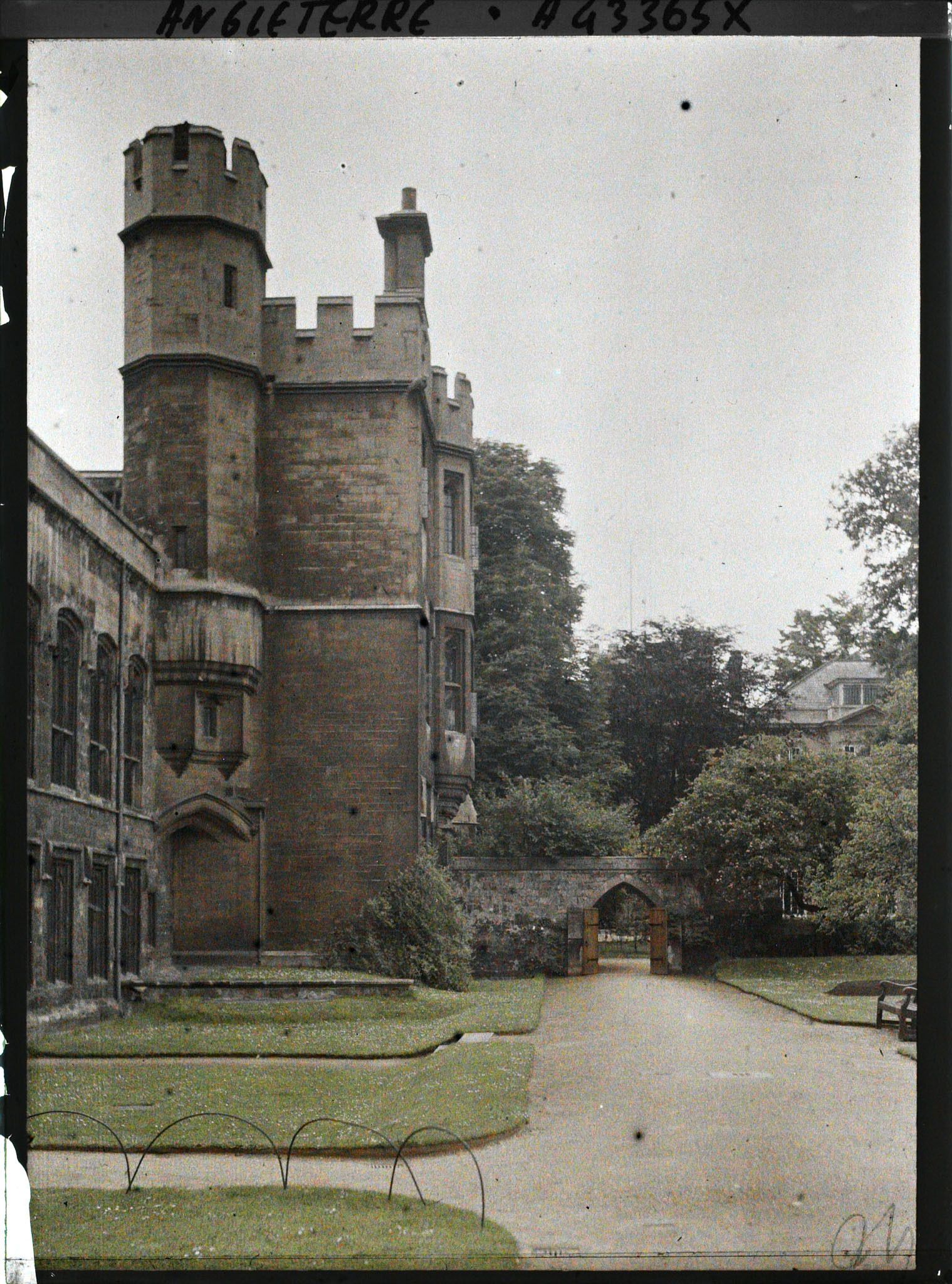 Image représentant La tour Henri III et la maison des chevaliers