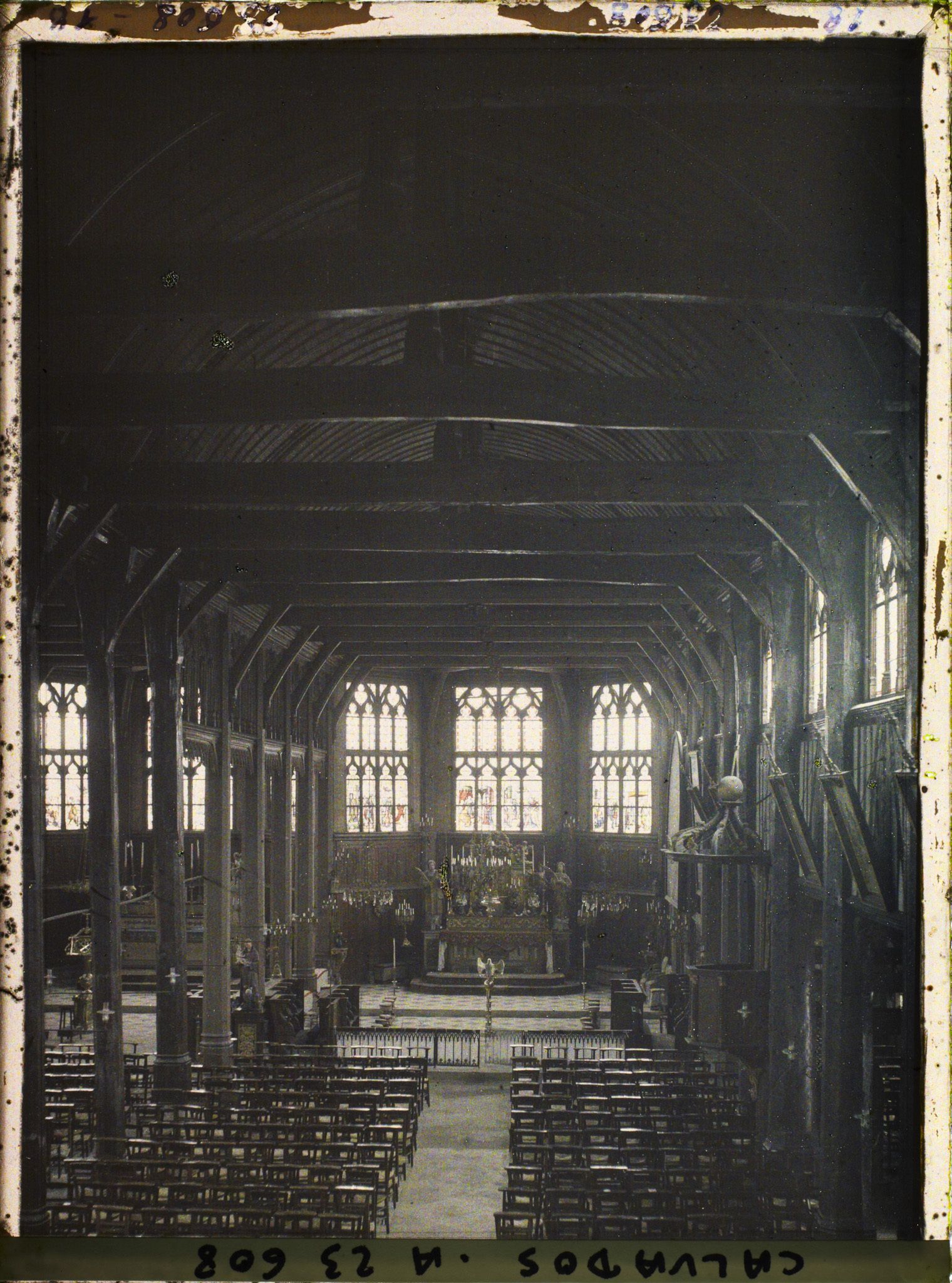 Image représentant Intérieur de l'église Sainte-Catherine, la nef de droite vue vers le chœur