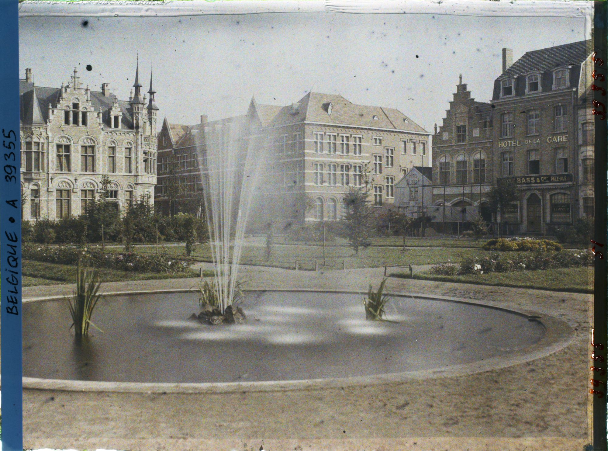 Image représentant Belgique, Ypres, Une vue du Square de la Gare et nouvelles maisons
