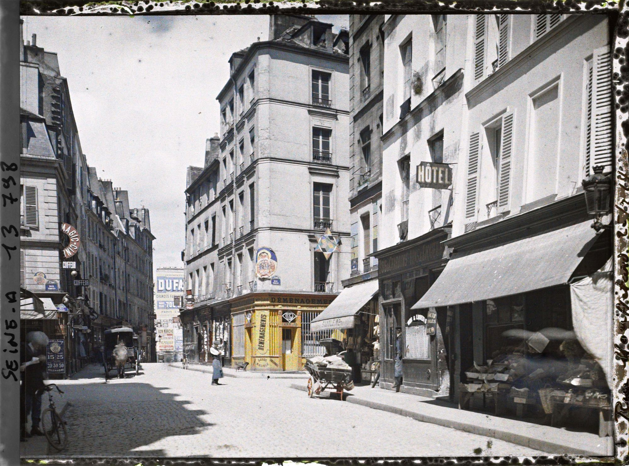 Image représentant La rue Thouin et la rue Descartes vues de la rue Mouffetard