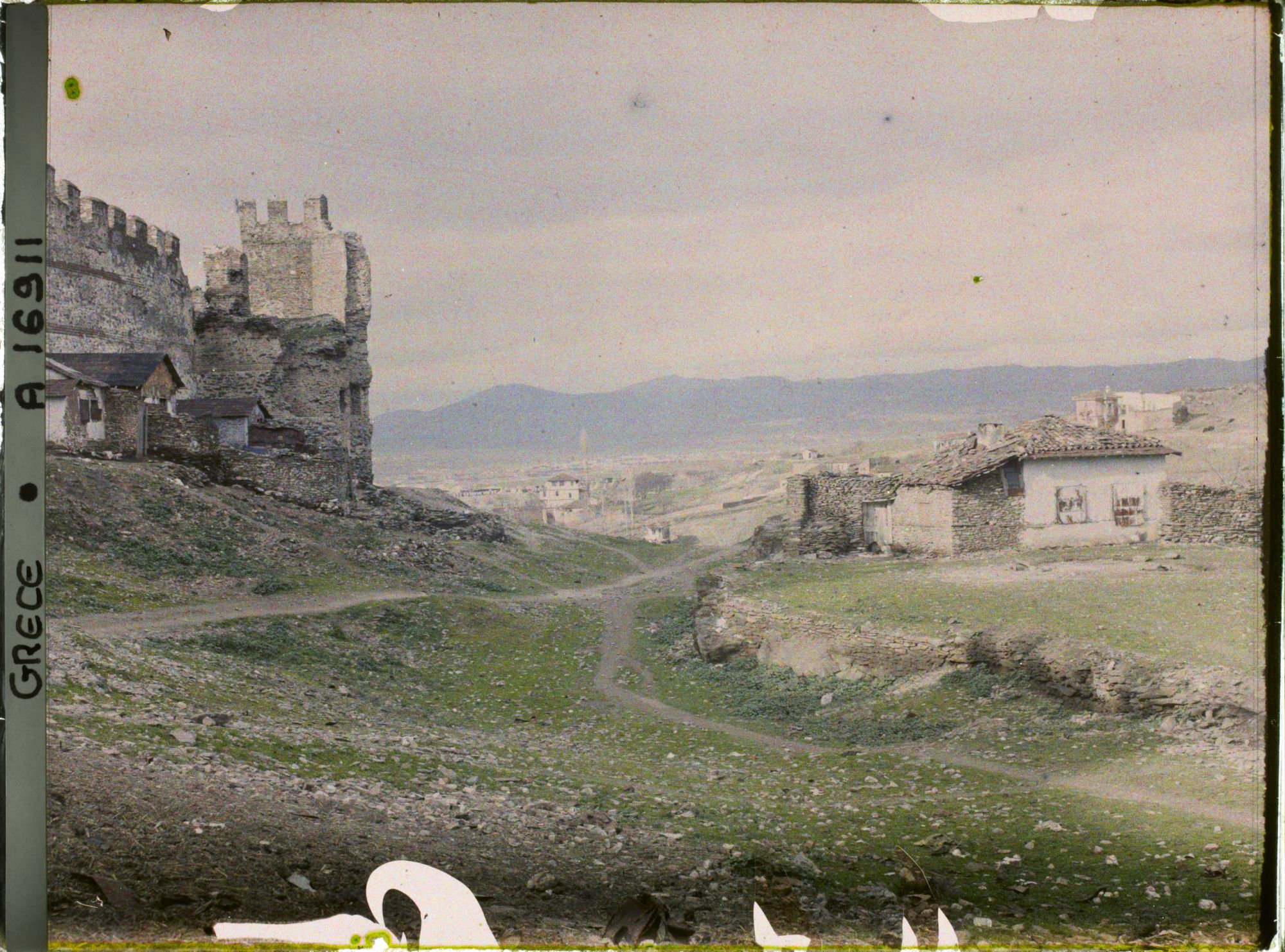 Image représentant Grèce, Salonique, Vue prise derrière les remparts