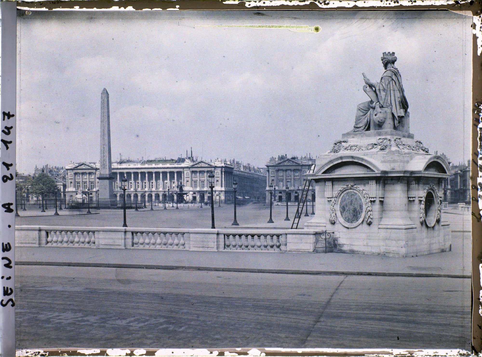 Image représentant La place de la Concorde et la statue de Marseille