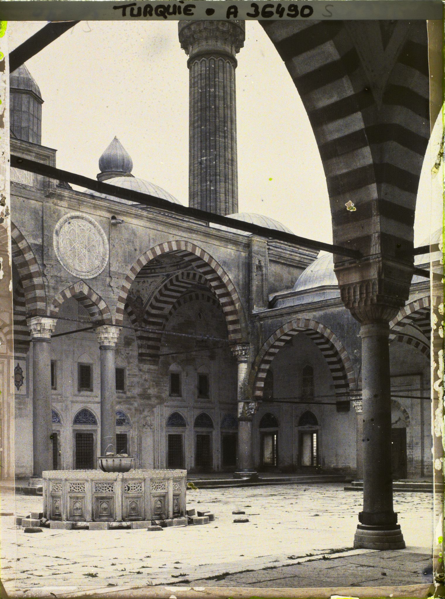 Image représentant Selimiye Camii (Grande Mosquée) : la cour d'entrée