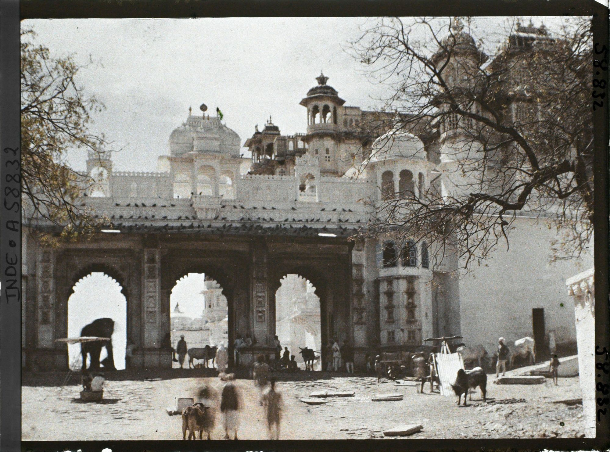 Image représentant La Tripolia, triple porte nord du palais de la Cité (Raj Mahal)