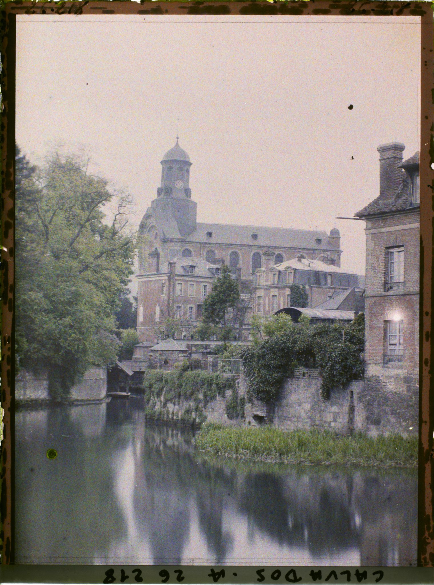 Image représentant L'église Saint-Désir au bord de la Touques