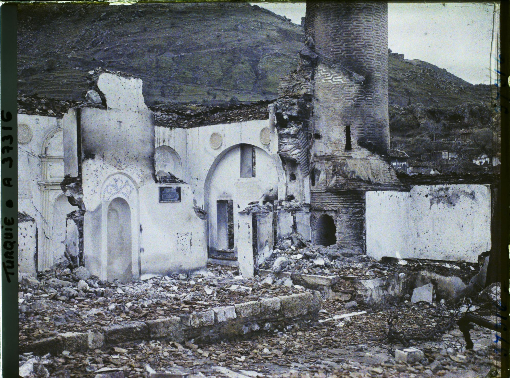 Image représentant Turquie, Magnesie, Ruines de la Tchardagh-Selvi-Djami