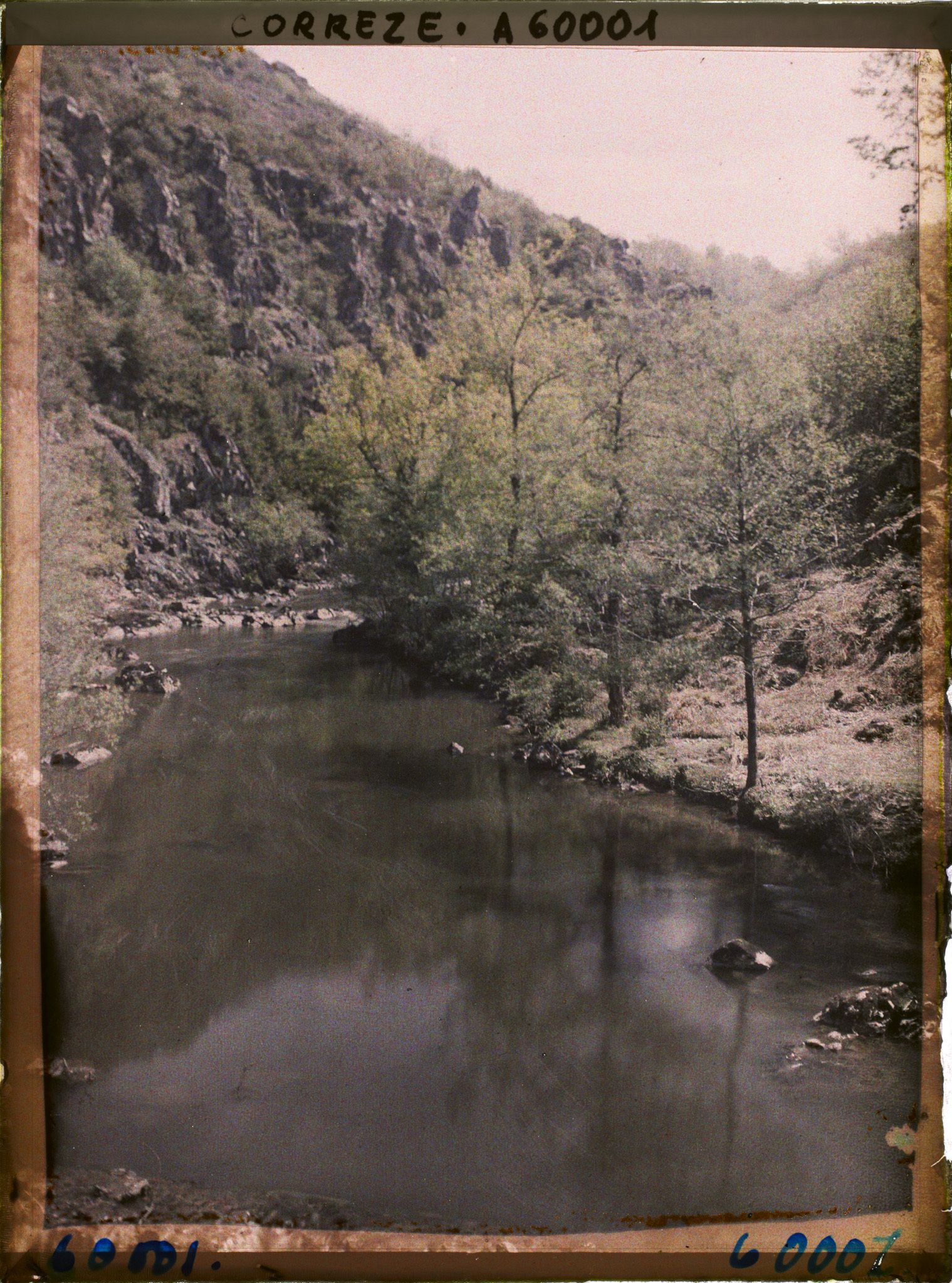 Image représentant Les gorges de l'Auvezère