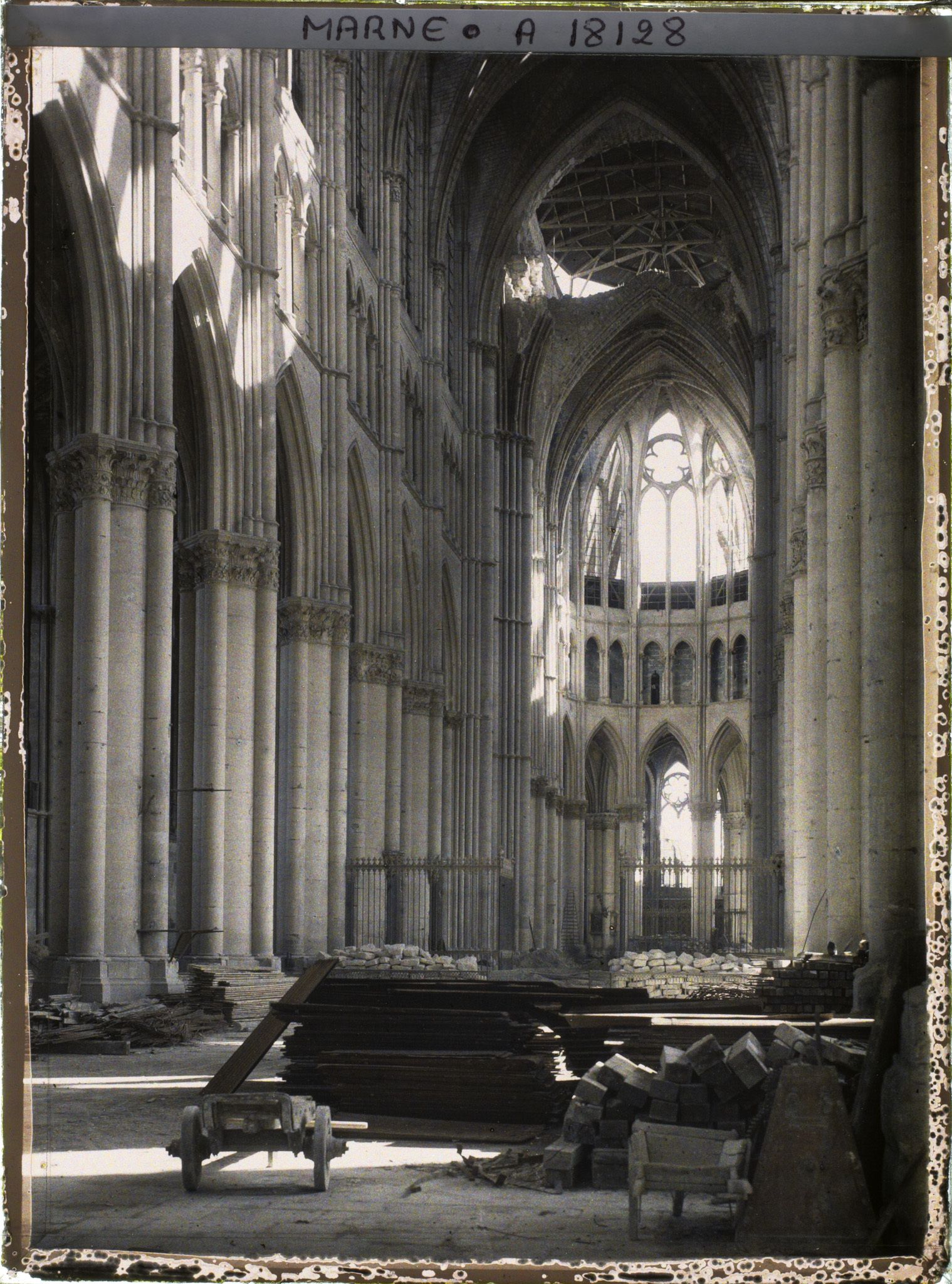 Image représentant France, Reims, Intr de la Cathédrale : nef Centrale