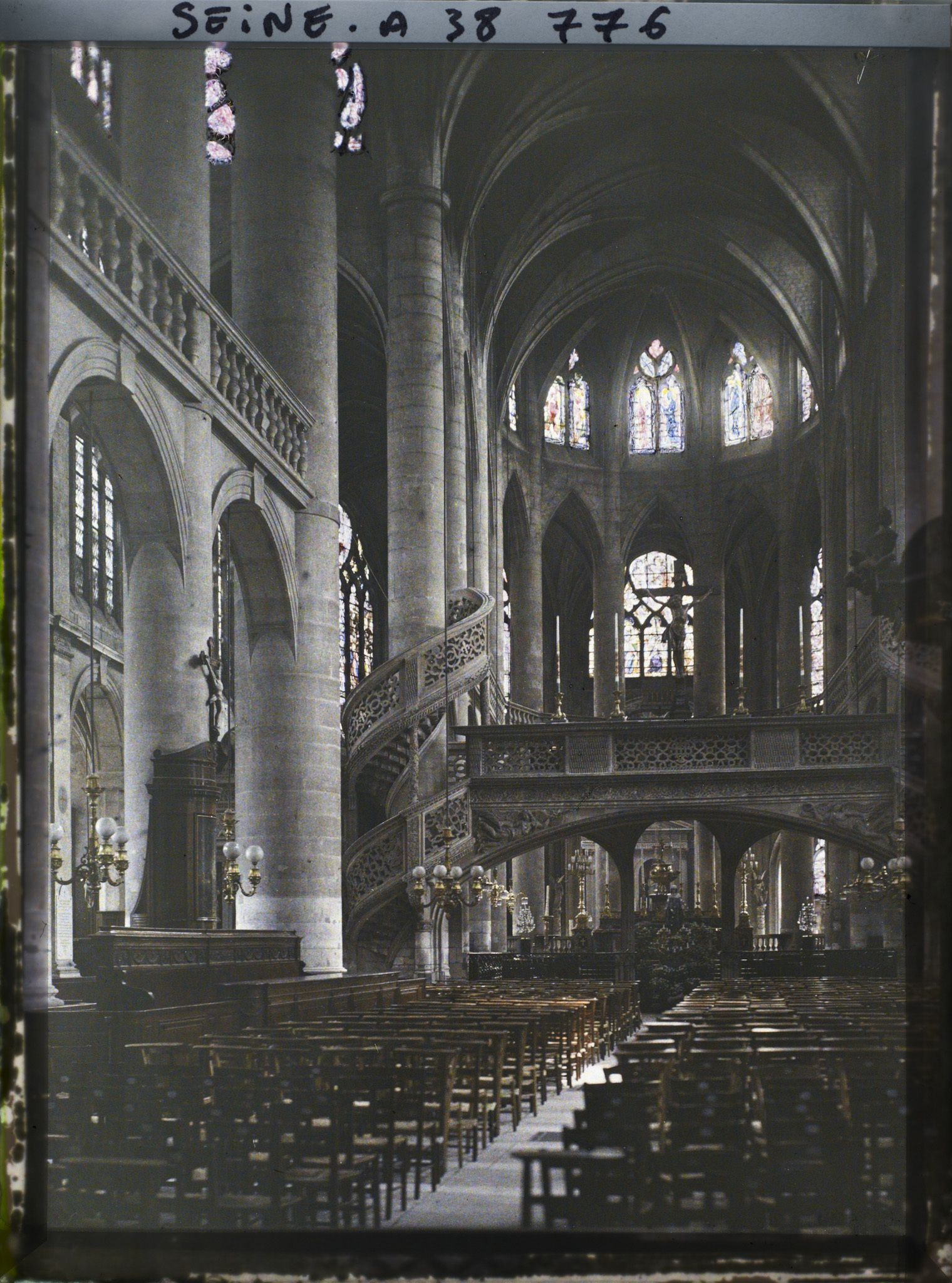 Image représentant Intérieur de l'église Saint-Etienne-du-Mont