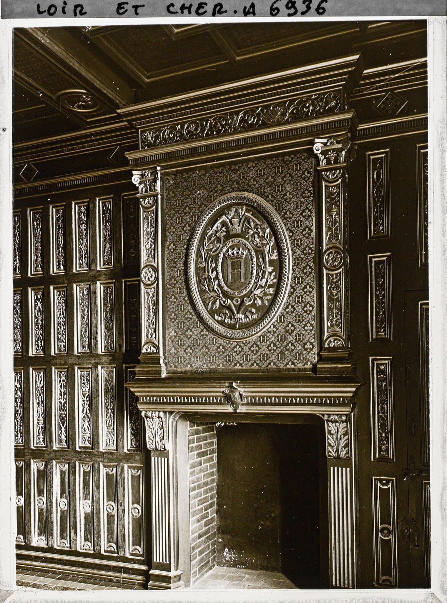 Image représentant La cheminée de la salle des états généraux