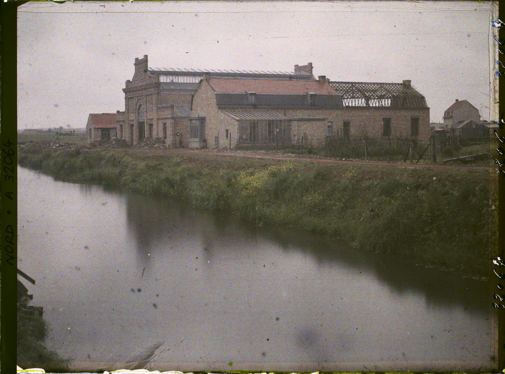 Image représentant France, Merville, Usine le long de la Borre