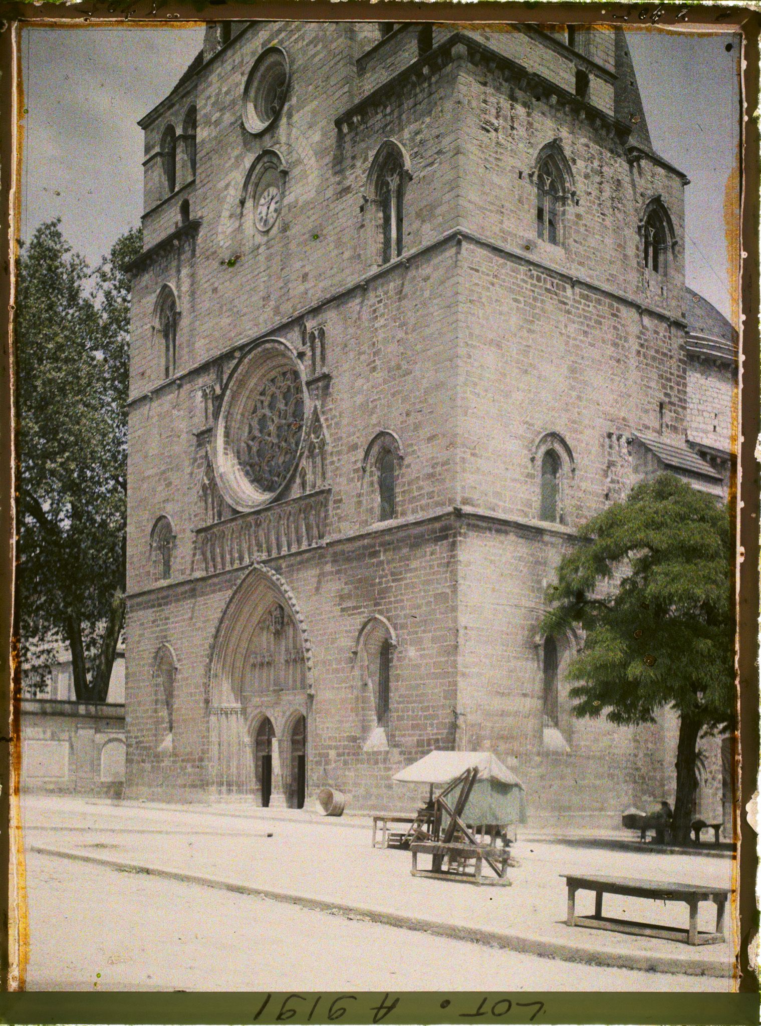 Image représentant France, Cahors, La Cathédrale façade principale