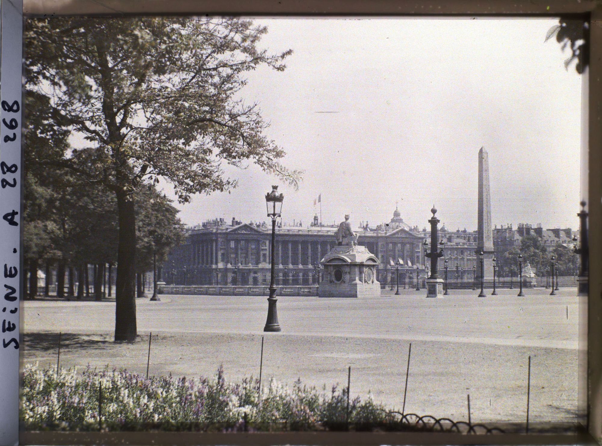 Image représentant La place de la Concorde depuis le Cours-la-Reine