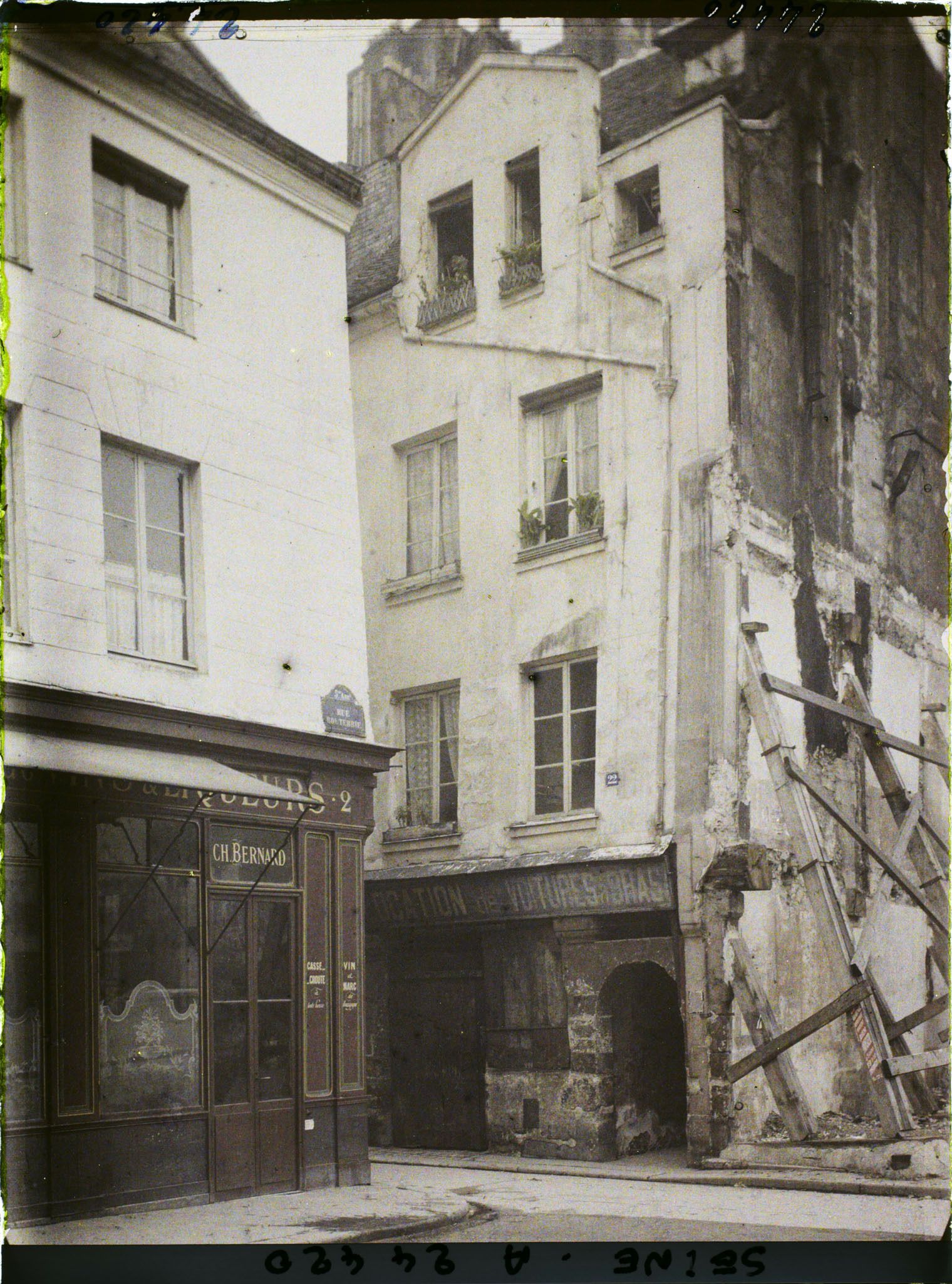 Image représentant Vieille maison à l'angle des rues Boutebrie et de la Parcheminerie