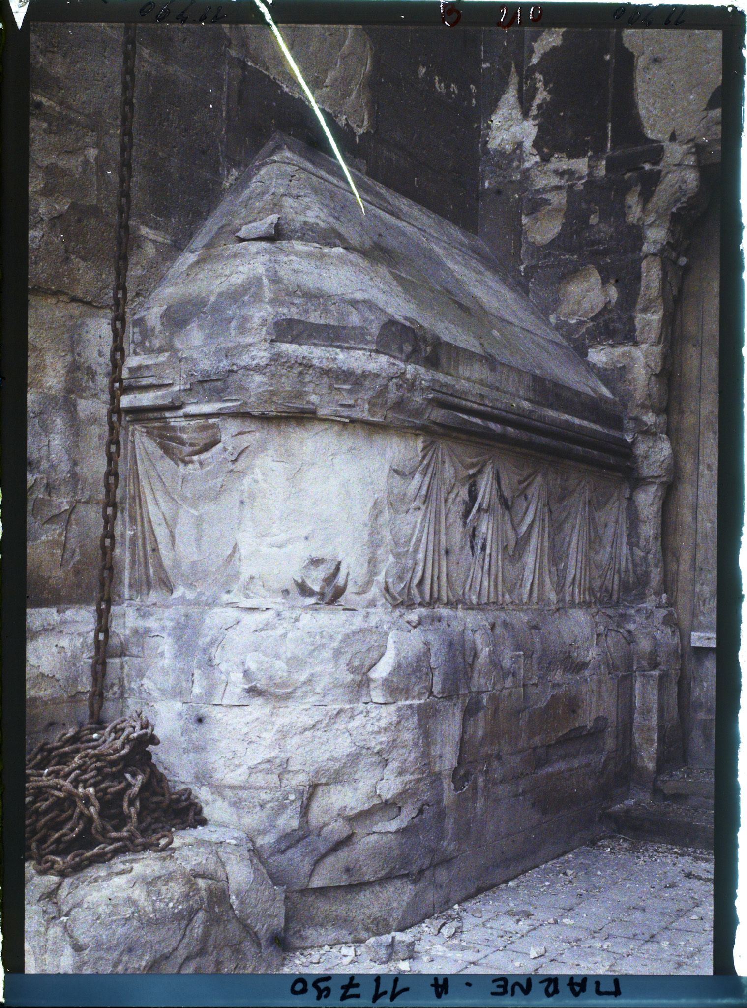 Image représentant France, Reims, Pierres brûlées