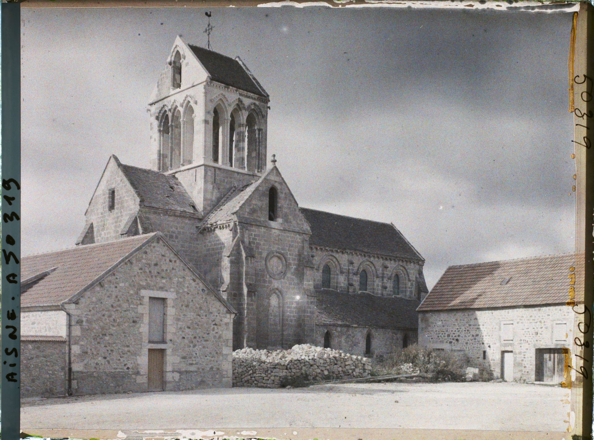 Image représentant France, Bourg et Comin, Eglise partie Sud Est