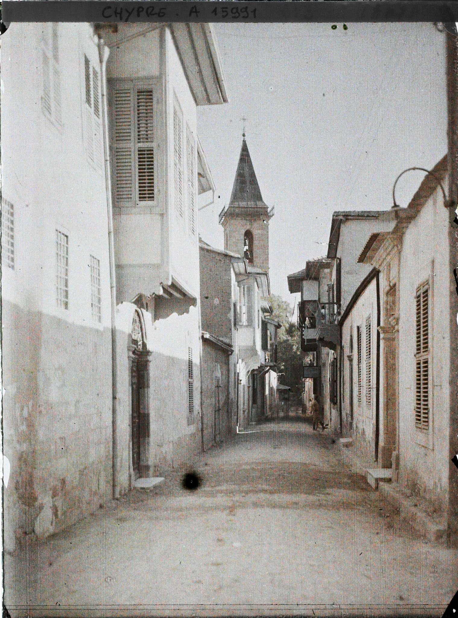 Image représentant Une rue vers une église