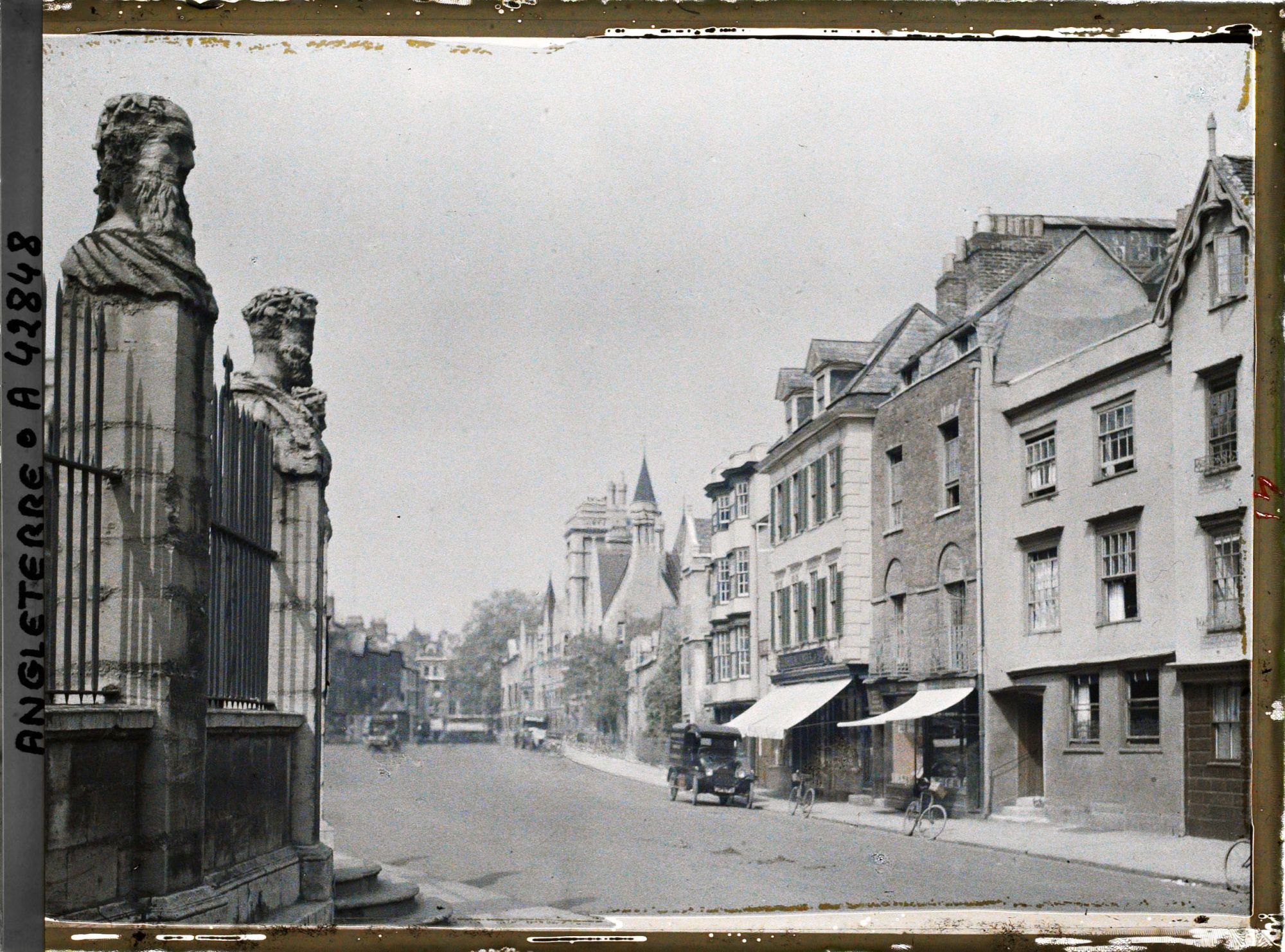 Image représentant Une partie de Broad street prise à proximité du Sheldonian Theatre