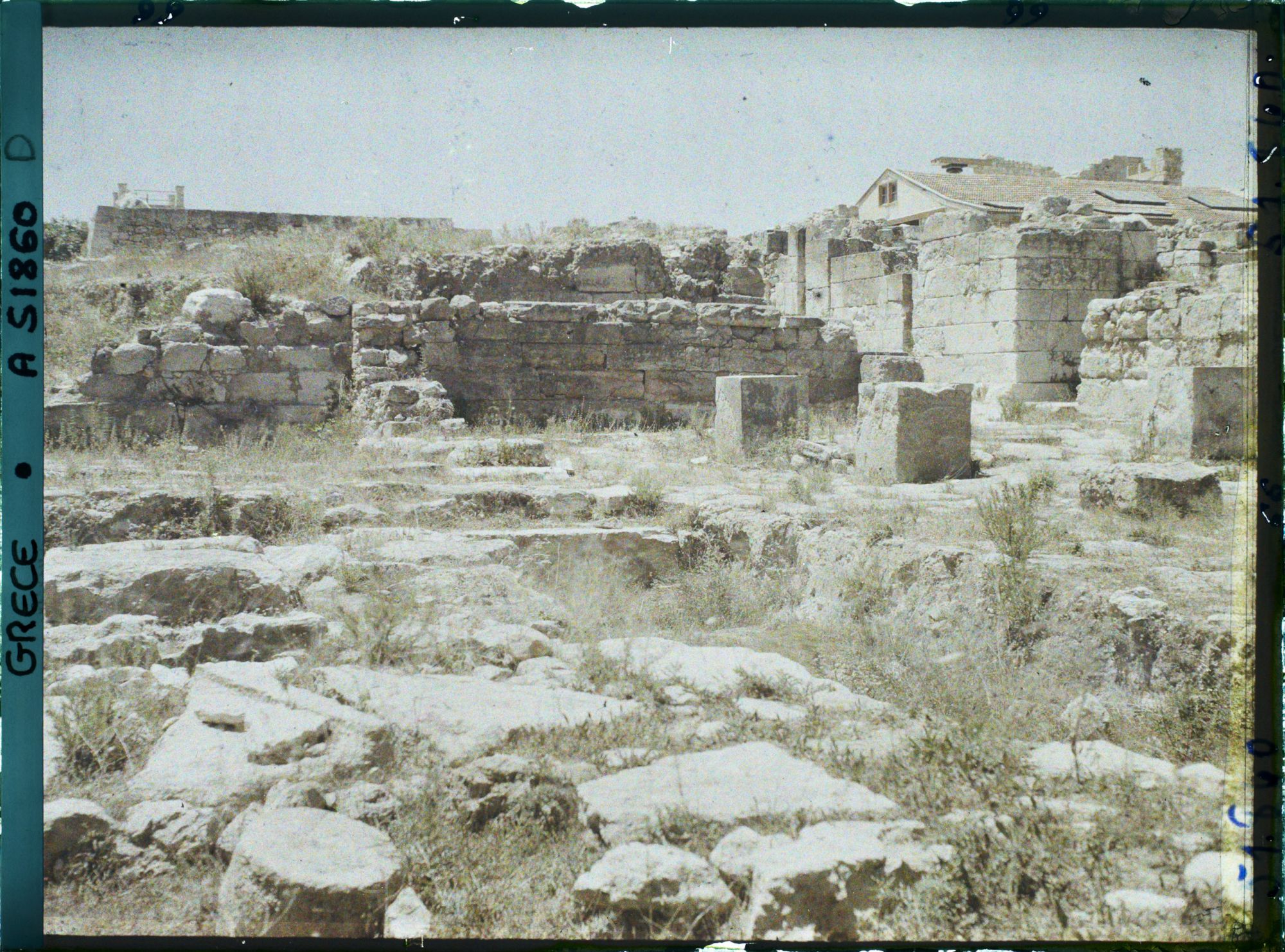 Image représentant Vue d'ensemble sur l'entrée principale sud-nord du palais