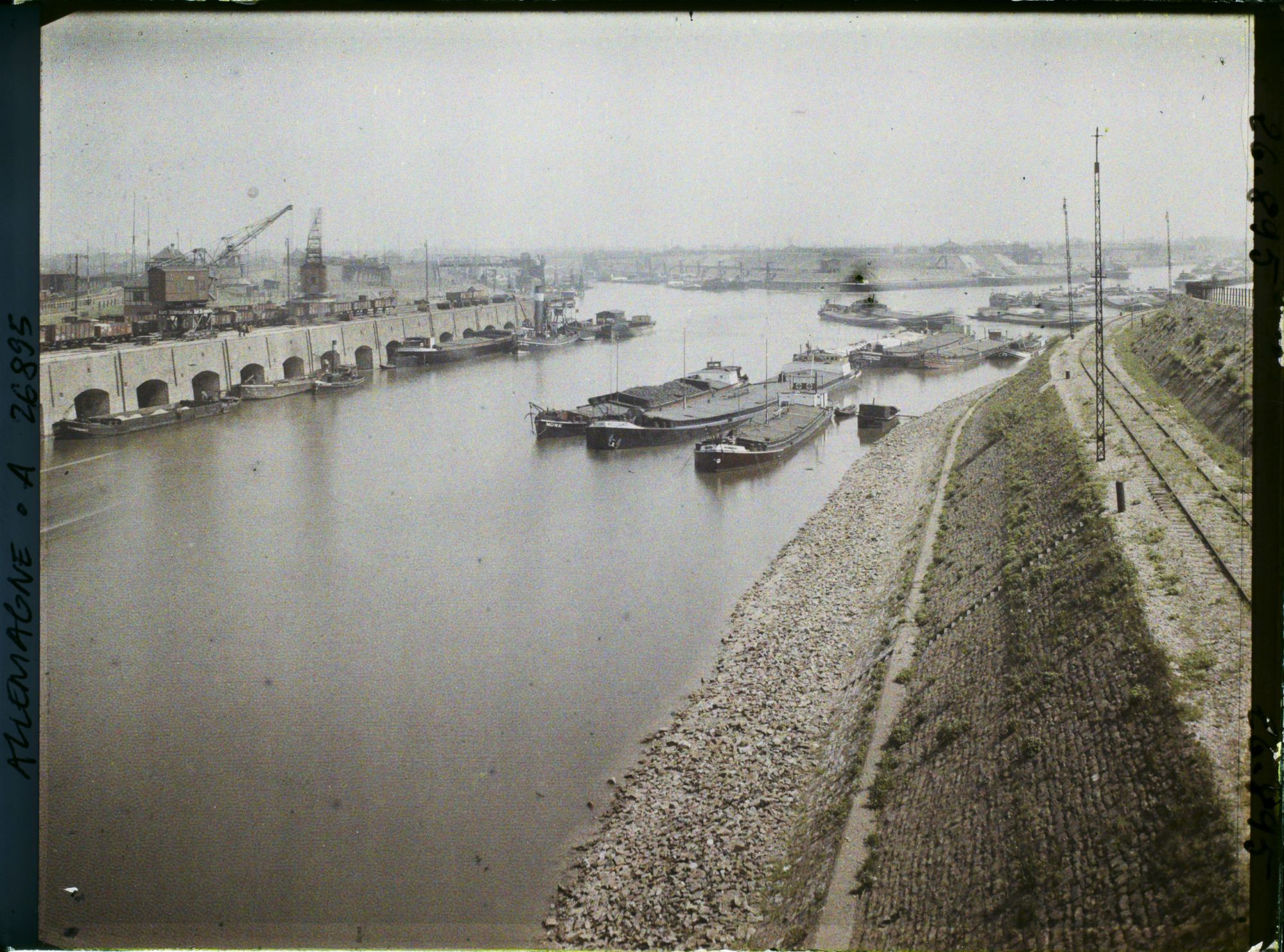 Image représentant Allemagne, Duisburg, Occupation Française Une vue s/ la Rhur prise du Pont de Duisburg